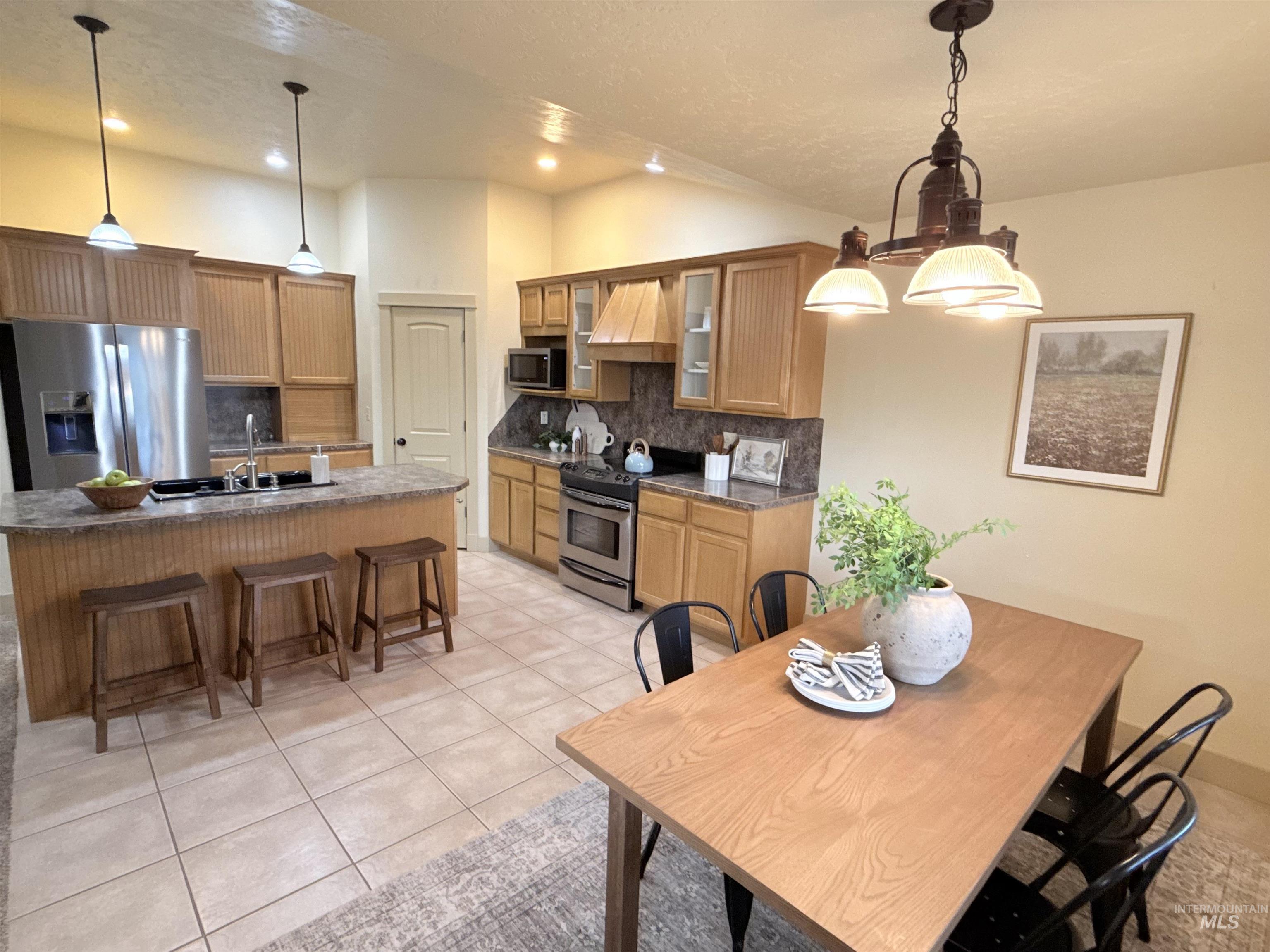 937 Oakwood Ave, Burley, Idaho 83318, 6 Bedrooms, 3 Bathrooms, Residential For Sale, Price $528,500,MLS 98991155