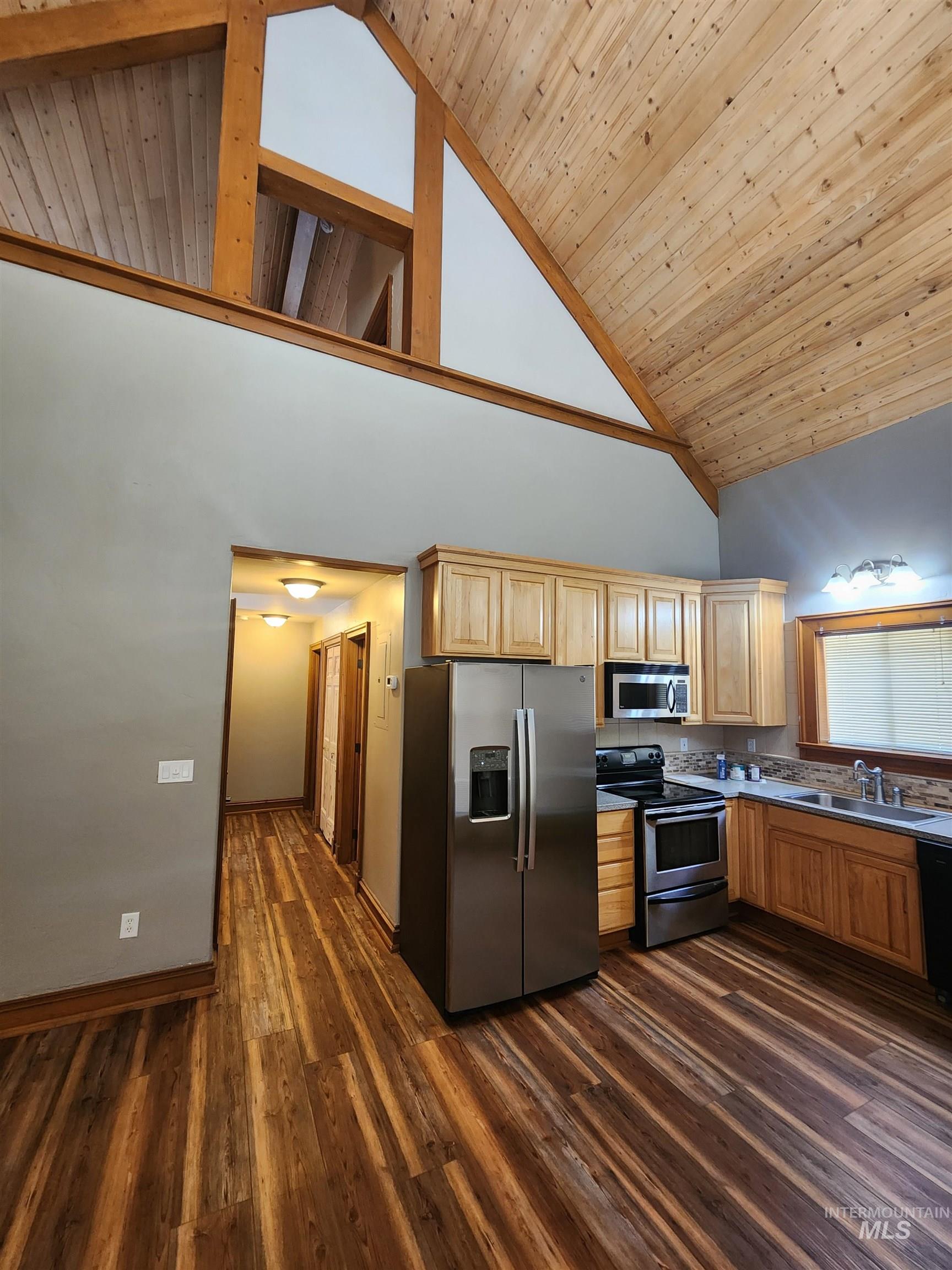 705 E Riverview Cir, Pine, Idaho 83647, 2 Bedrooms, 2 Bathrooms, Residential For Sale, Price $650,000, 98991166
