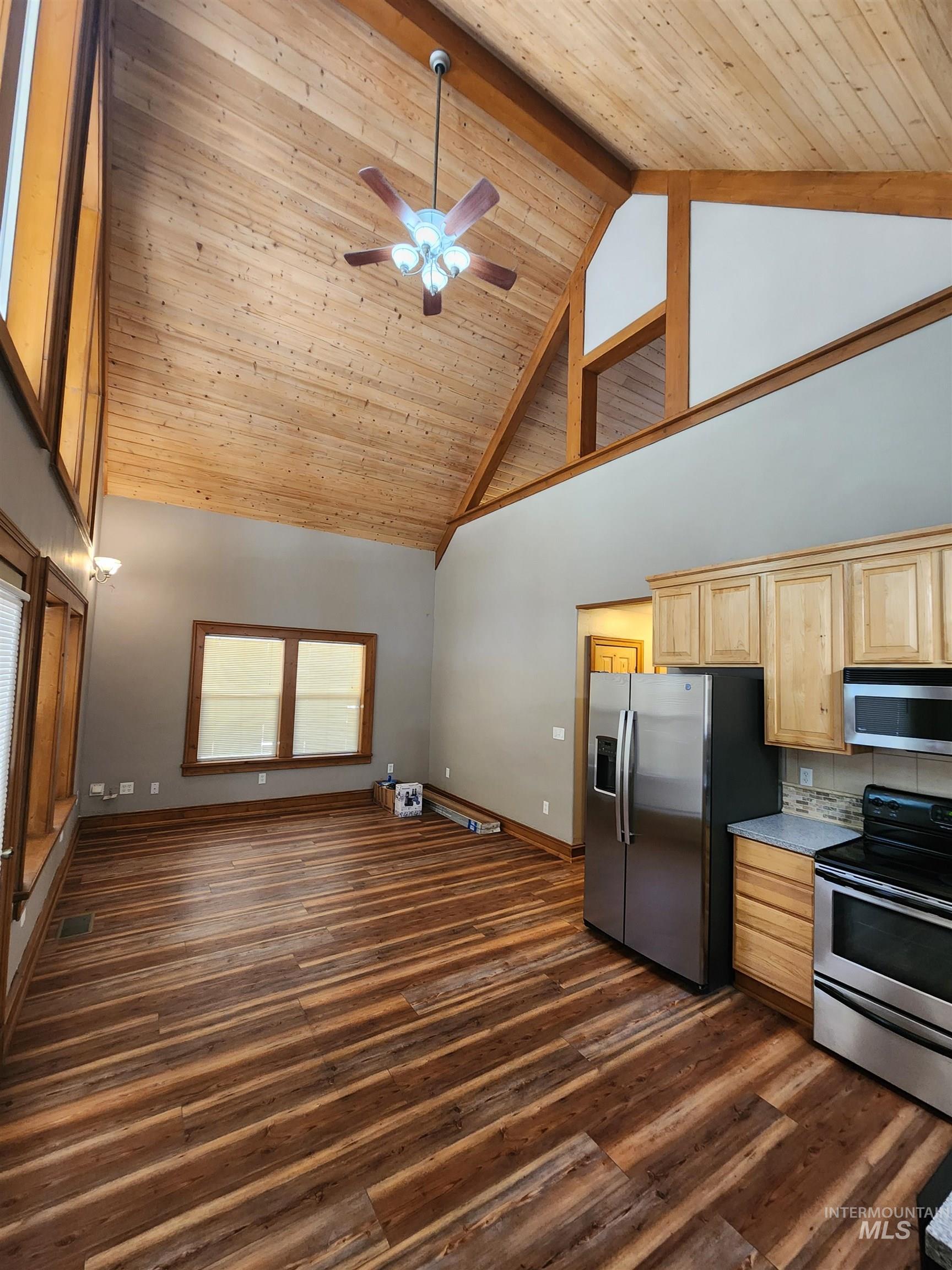 705 E Riverview Cir, Pine, Idaho 83647, 2 Bedrooms, 2 Bathrooms, Residential For Sale, Price $650,000, 98991166