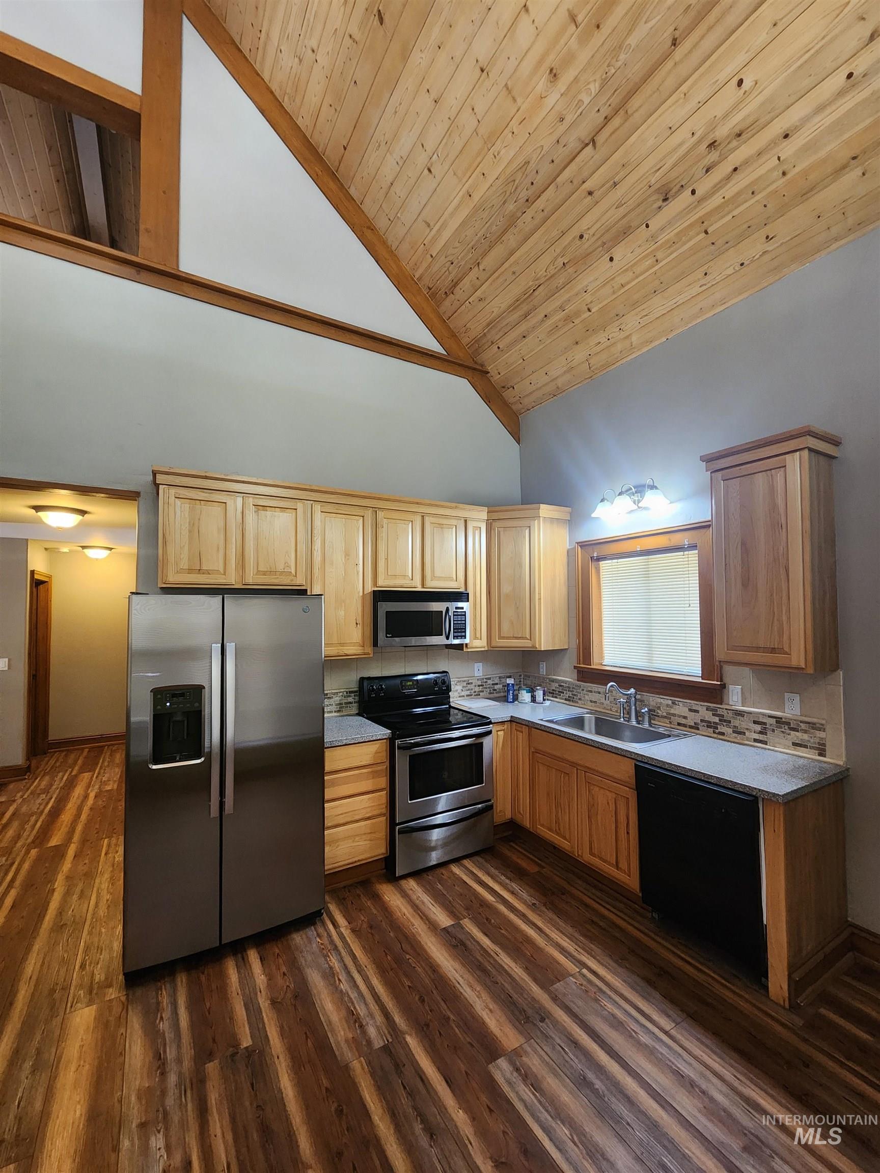 705 E Riverview Cir, Pine, Idaho 83647, 2 Bedrooms, 2 Bathrooms, Residential For Sale, Price $650,000, 98991166
