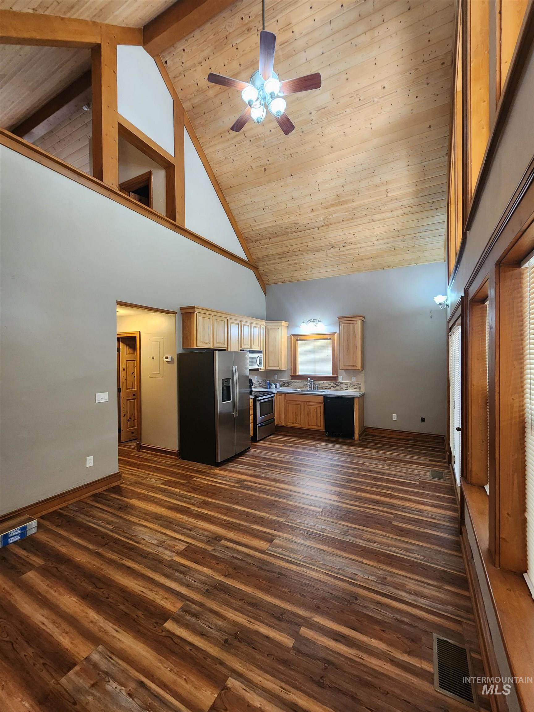 705 E Riverview Cir, Pine, Idaho 83647, 2 Bedrooms, 2 Bathrooms, Residential For Sale, Price $650,000, 98991166
