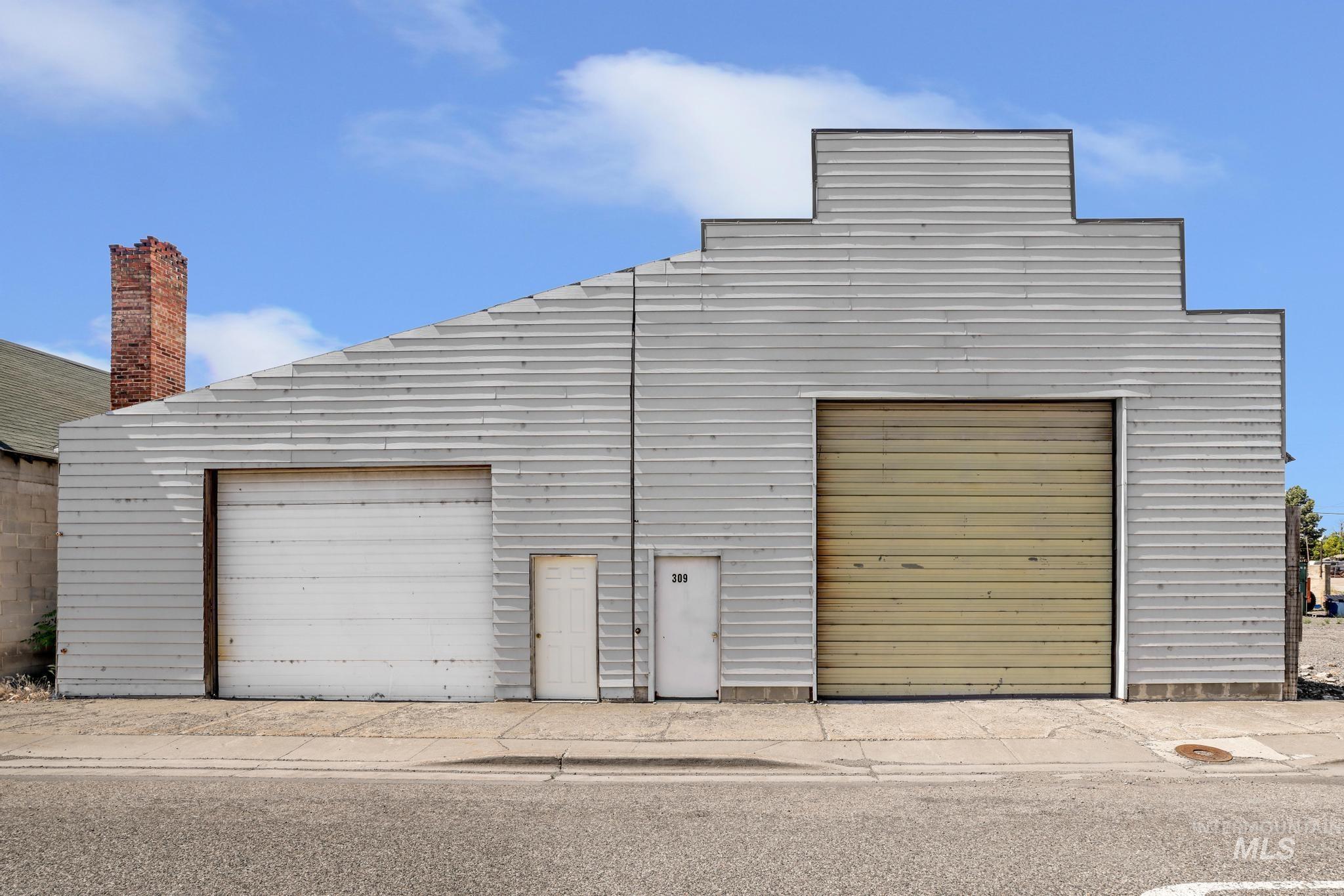 309 S Rail St W, Shoshone, Idaho 83352, 2 Bedrooms, Business/Commercial For Sale, Price $380,000, 98991168