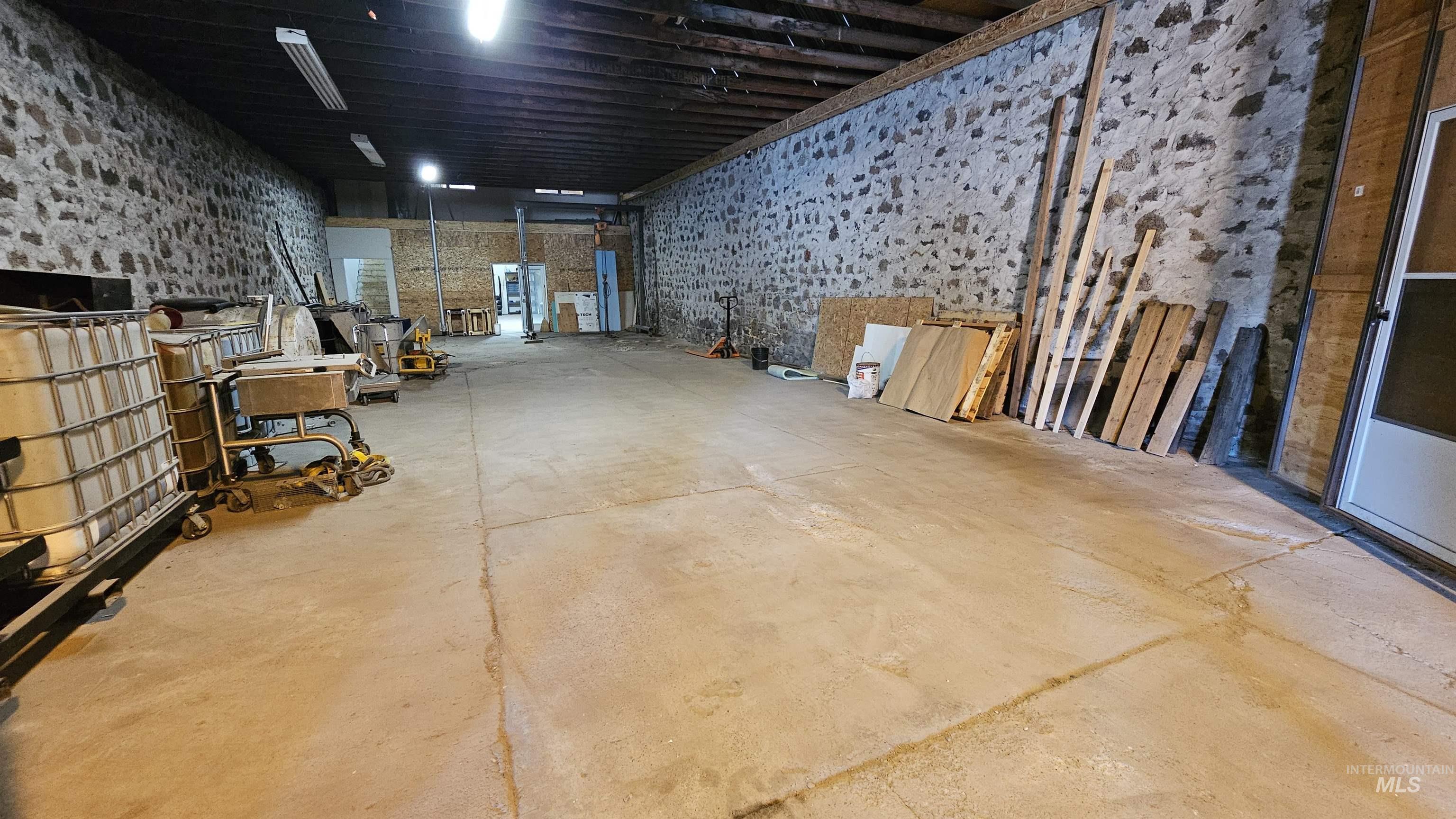 309 S Rail St W, Shoshone, Idaho 83352, 2 Bedrooms, Business/Commercial For Sale, Price $380,000, 98991168