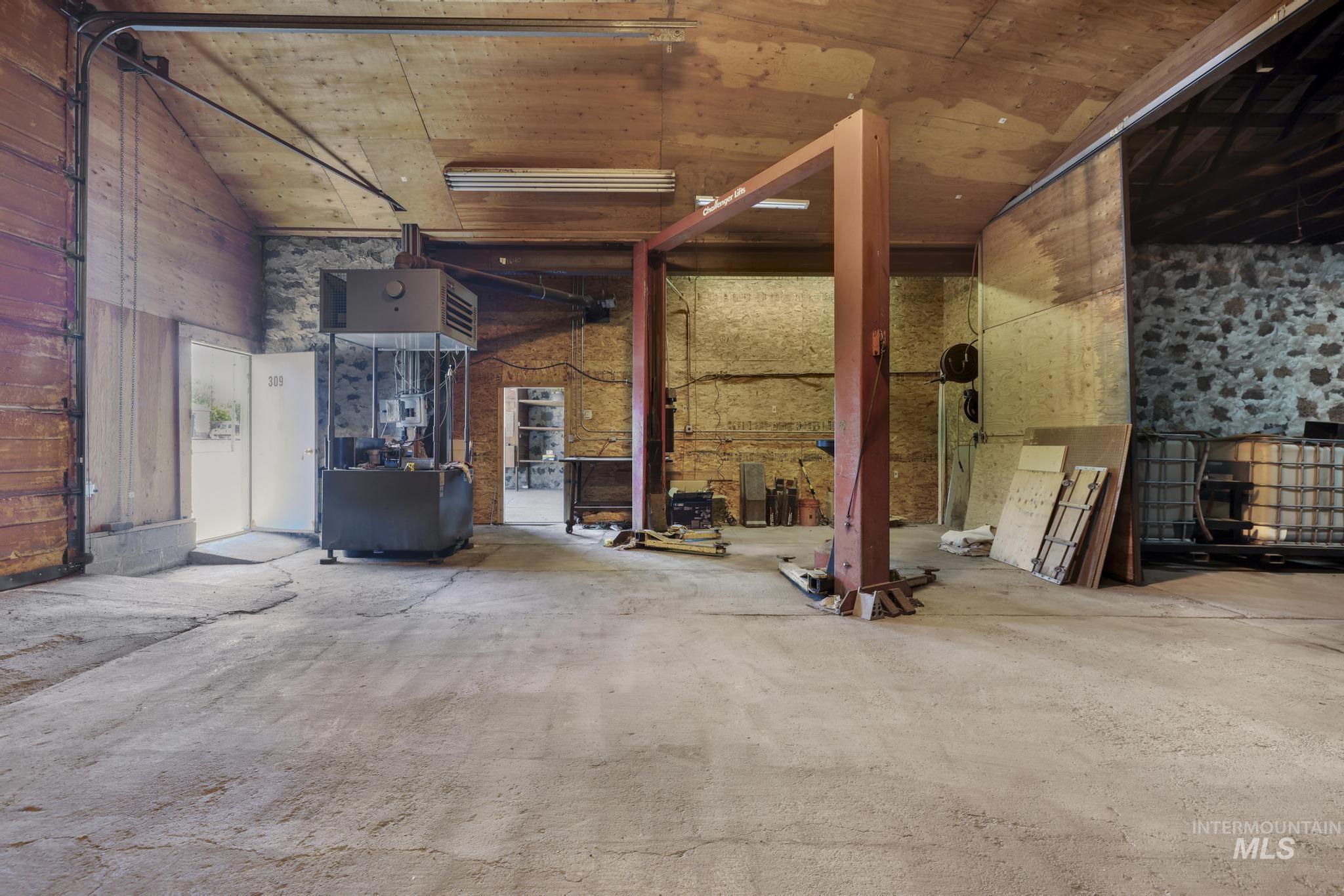 309 S Rail St W, Shoshone, Idaho 83352, 2 Bedrooms, Business/Commercial For Sale, Price $380,000, 98991168