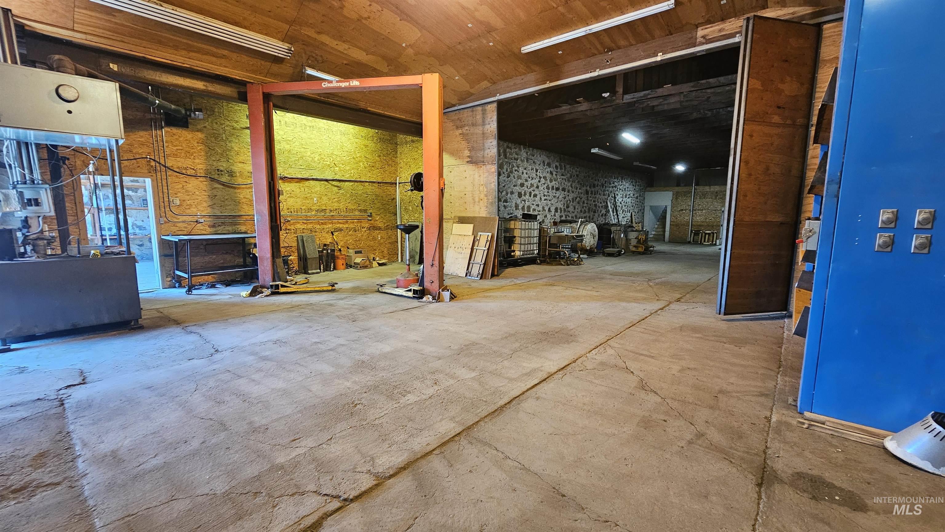 309 S Rail St W, Shoshone, Idaho 83352, 2 Bedrooms, Business/Commercial For Sale, Price $380,000, 98991168