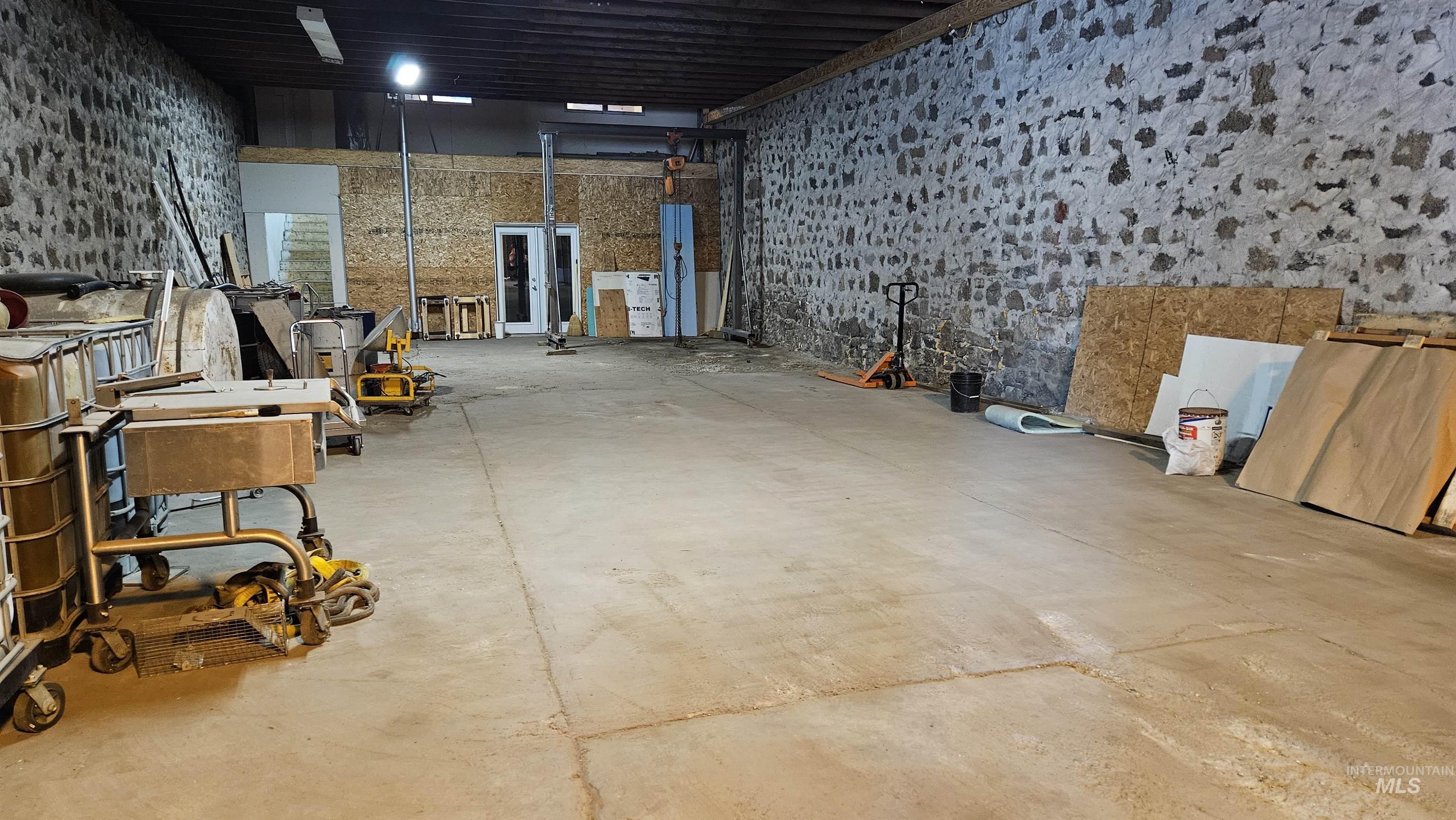309 S Rail St W, Shoshone, Idaho 83352, 2 Bedrooms, Business/Commercial For Sale, Price $380,000, 98991168
