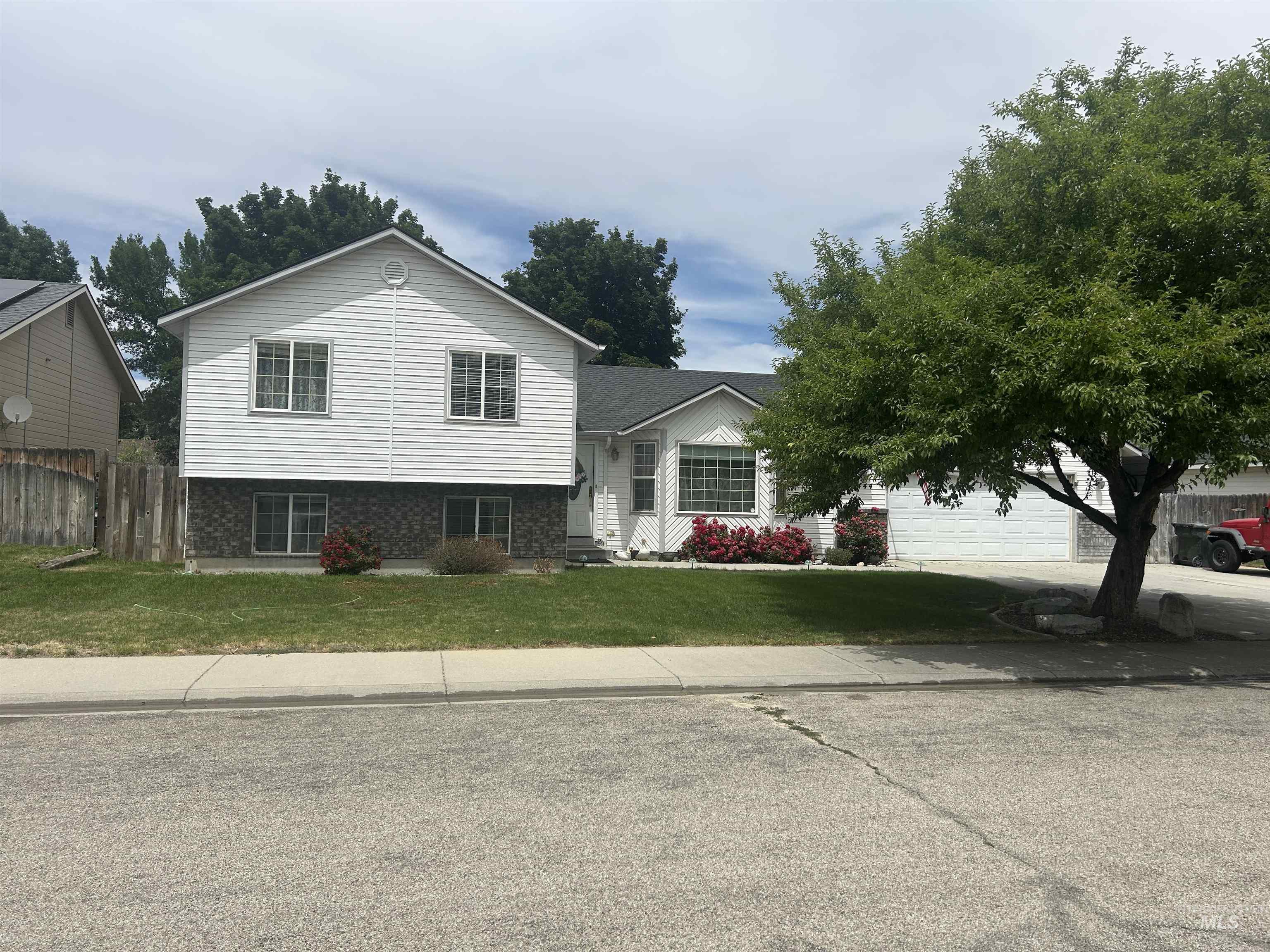 1444 E Doberman, Meridian, Idaho 83642, 4 Bedrooms, 2.5 Bathrooms, Residential For Sale, Price $525,900, 98991169