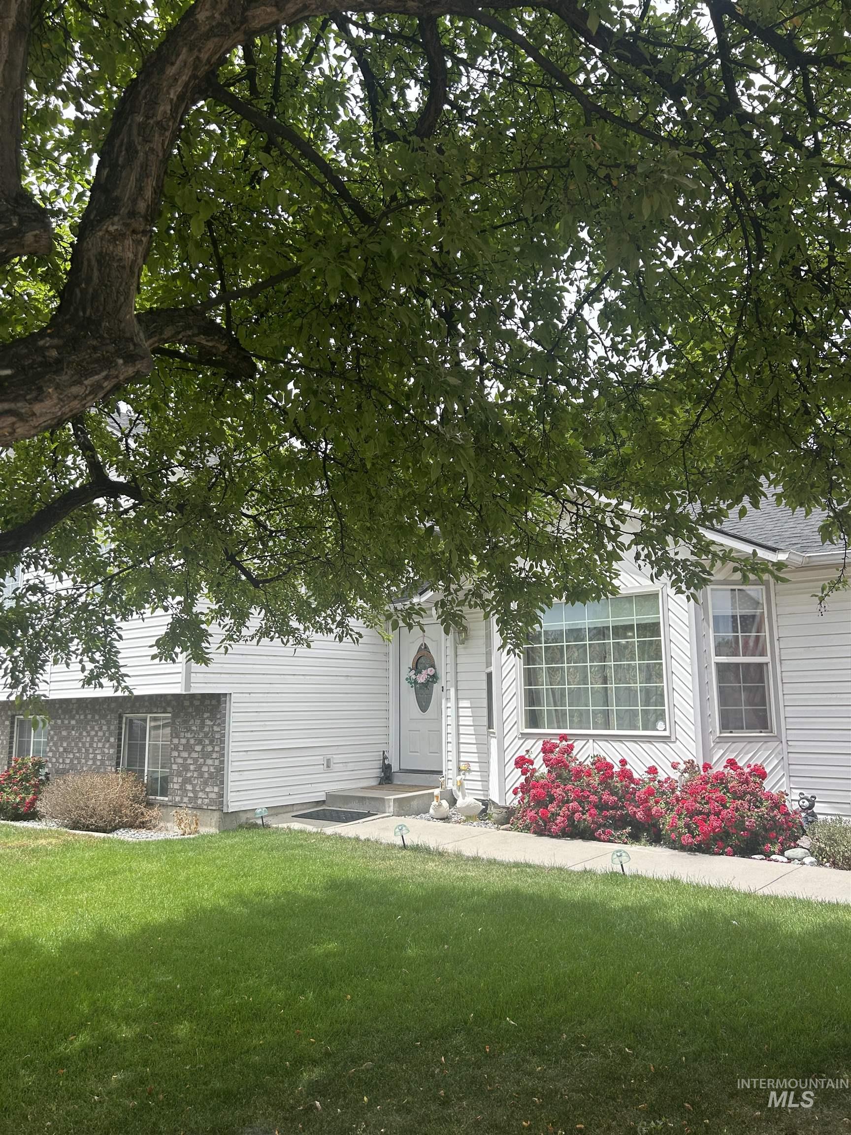 1444 E Doberman, Meridian, Idaho 83642, 4 Bedrooms, 2.5 Bathrooms, Residential For Sale, Price $525,900, 98991169
