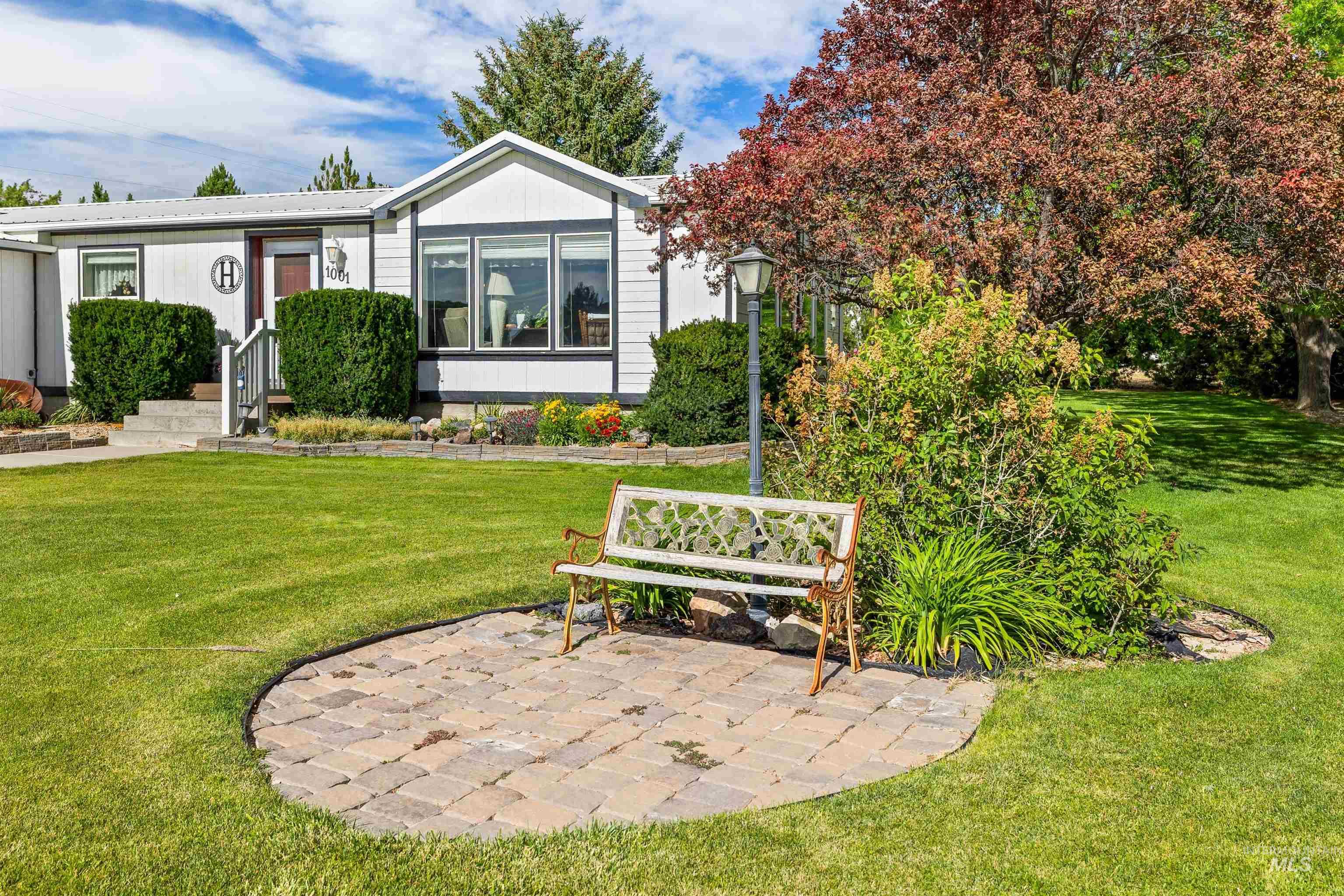 1001 Applewood Drive, Buhl, Idaho 83316, 3 Bedrooms, 2 Bathrooms, Residential For Sale, Price $389,900, 98991181