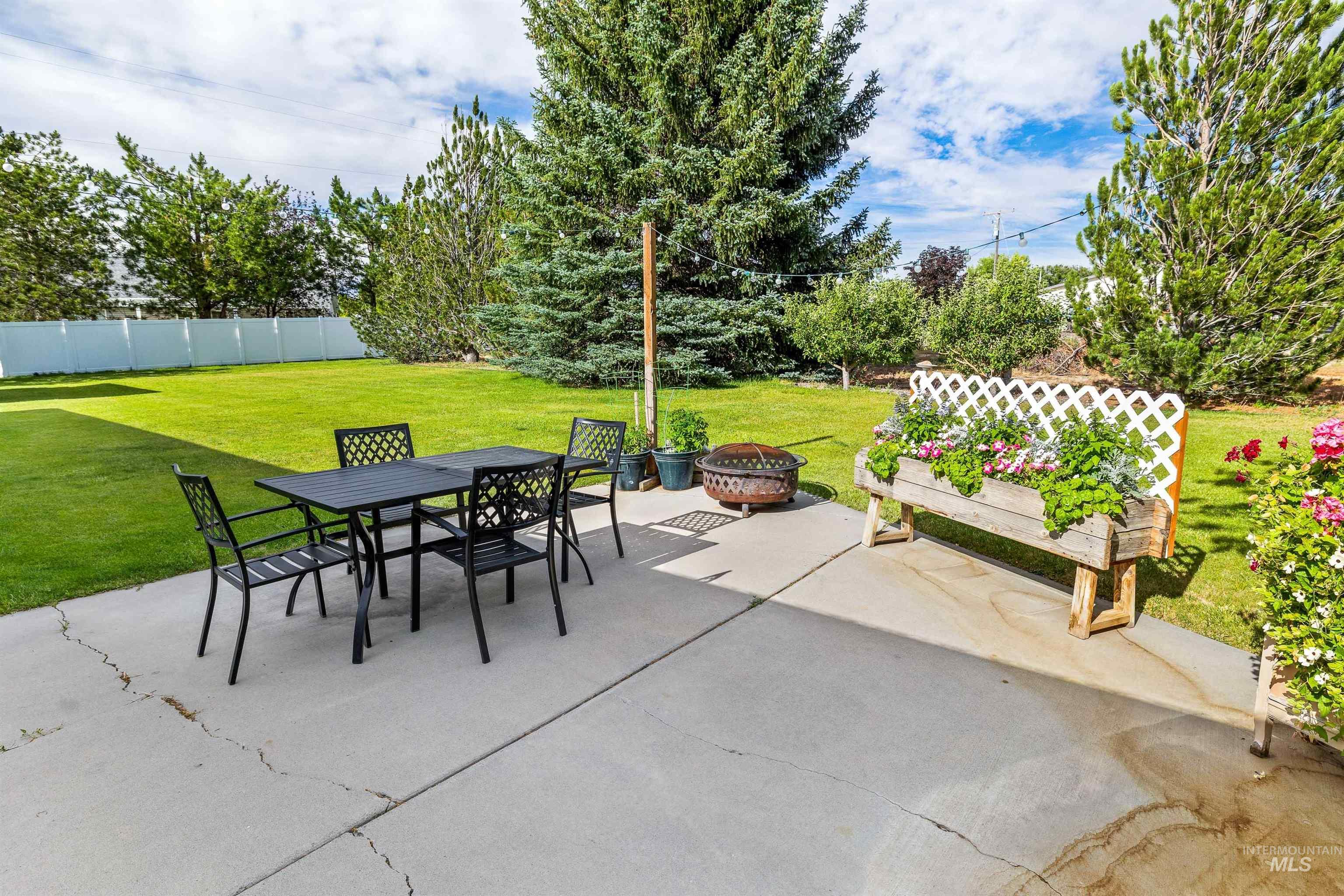 1001 Applewood Drive, Buhl, Idaho 83316, 3 Bedrooms, 2 Bathrooms, Residential For Sale, Price $389,900, 98991181