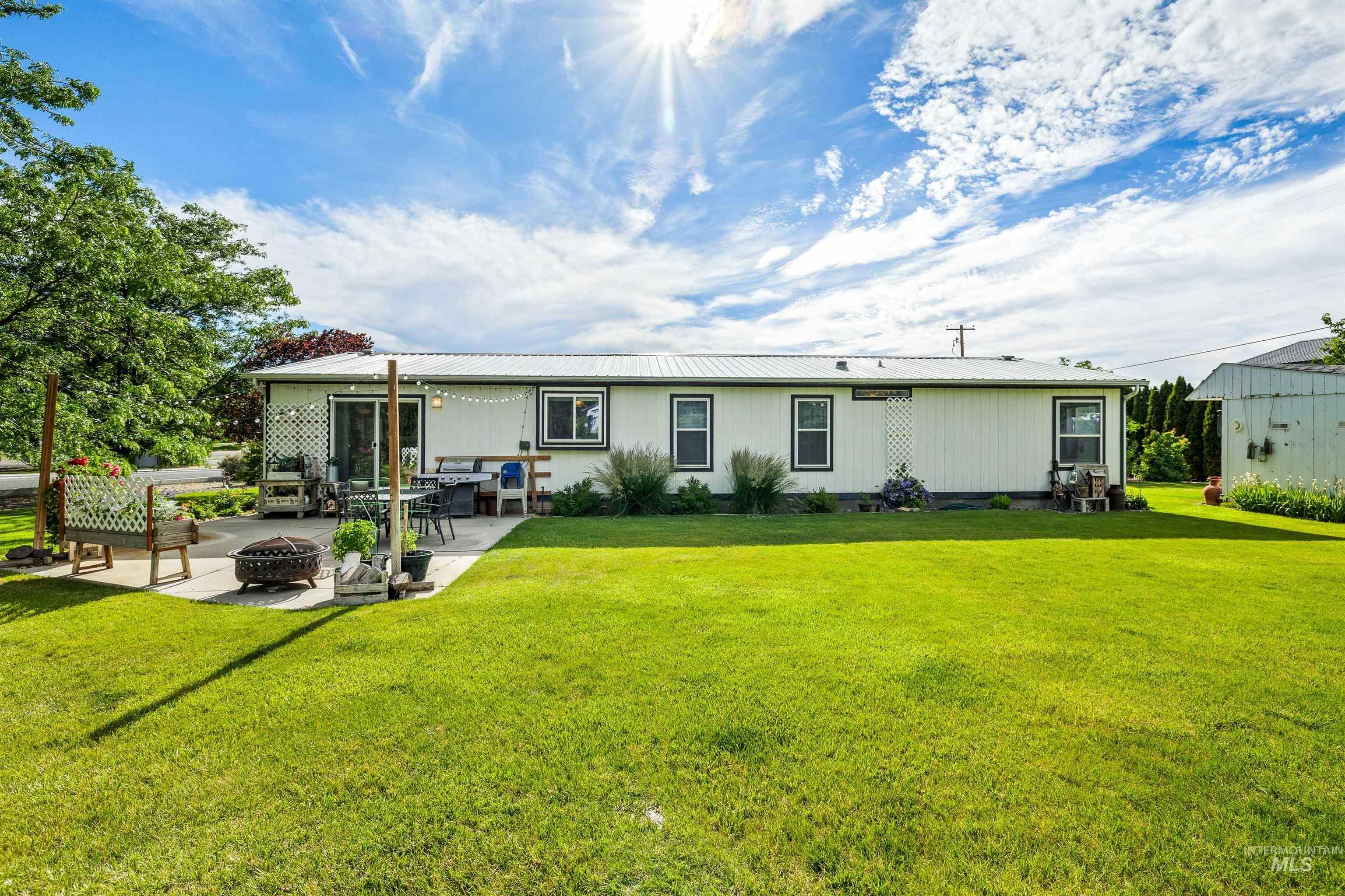 1001 Applewood Drive, Buhl, Idaho 83316, 3 Bedrooms, 2 Bathrooms, Residential For Sale, Price $389,900, 98991181