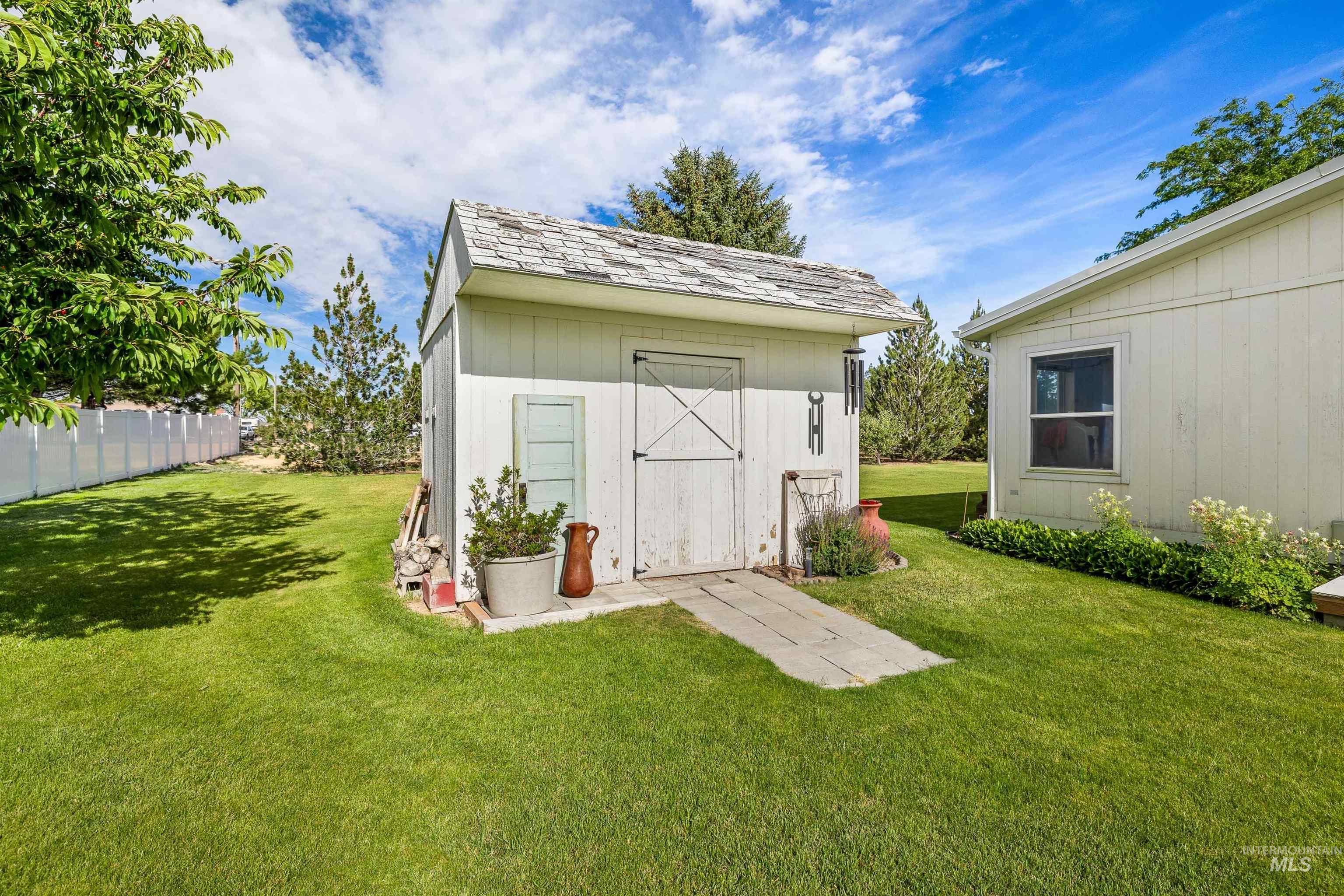 1001 Applewood Drive, Buhl, Idaho 83316, 3 Bedrooms, 2 Bathrooms, Residential For Sale, Price $389,900, 98991181