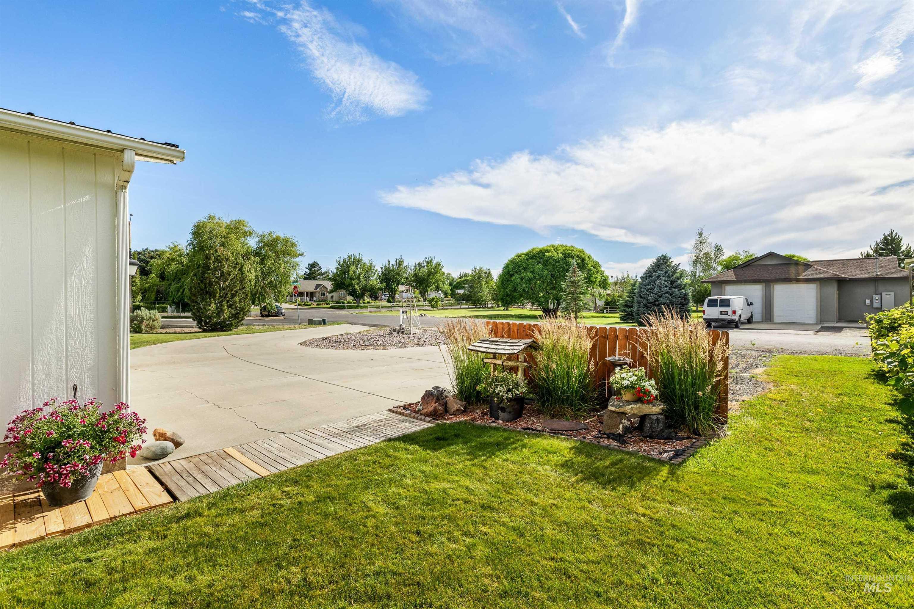 1001 Applewood Drive, Buhl, Idaho 83316, 3 Bedrooms, 2 Bathrooms, Residential For Sale, Price $389,900, 98991181