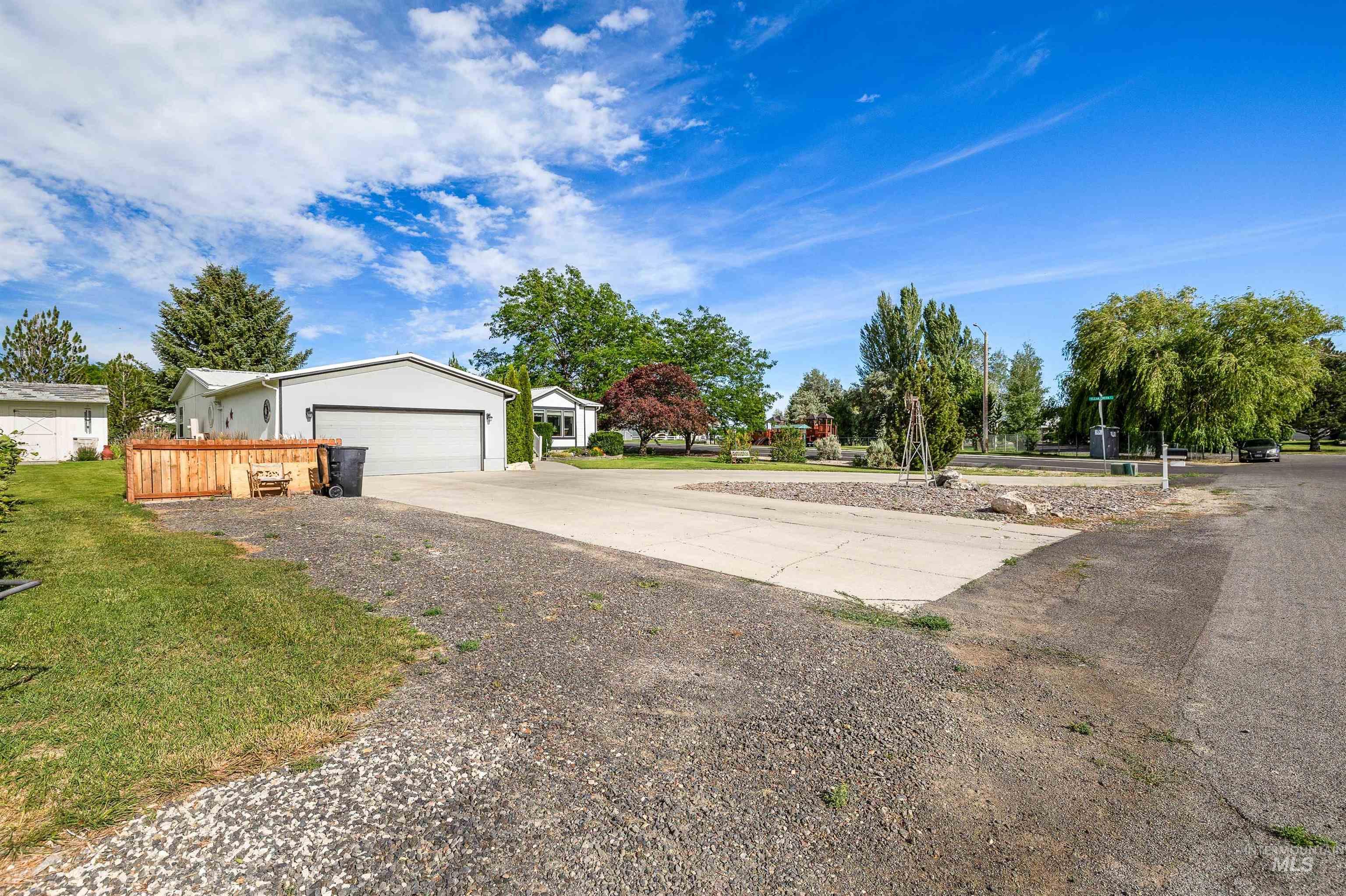 1001 Applewood Drive, Buhl, Idaho 83316, 3 Bedrooms, 2 Bathrooms, Residential For Sale, Price $389,900, 98991181