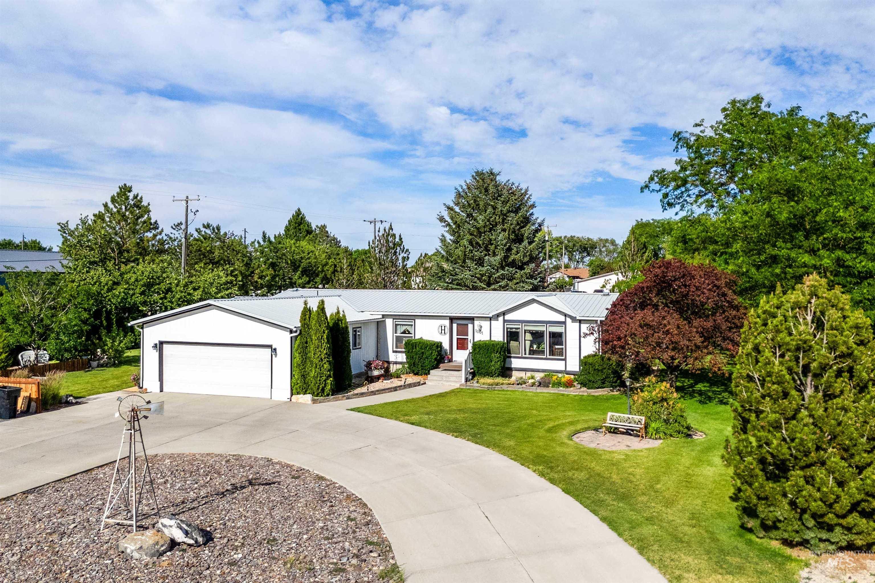 1001 Applewood Drive, Buhl, Idaho 83316, 3 Bedrooms, 2 Bathrooms, Residential For Sale, Price $389,900, 98991181