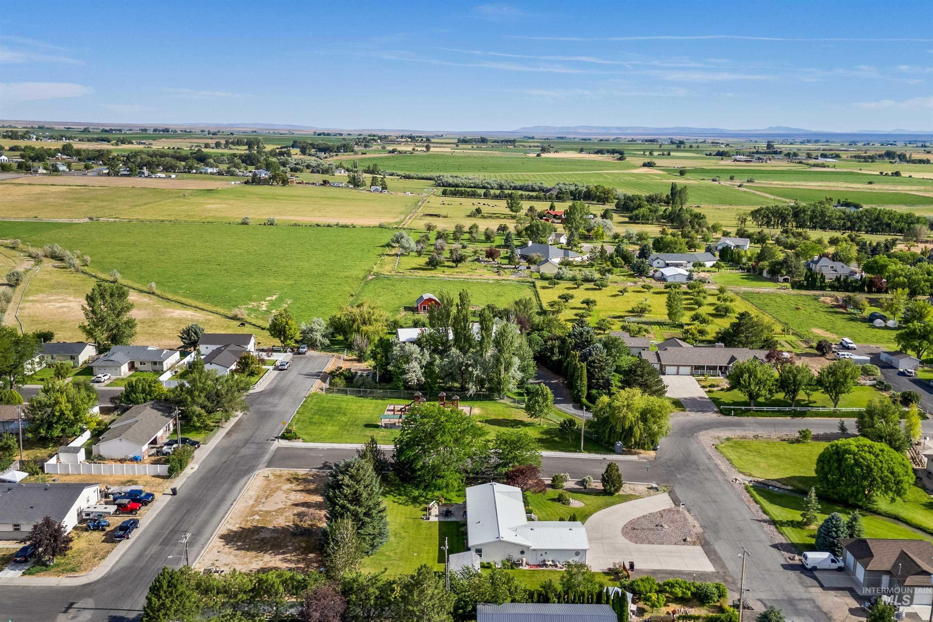 1001 Applewood Drive, Buhl, Idaho 83316, 3 Bedrooms, 2 Bathrooms, Residential For Sale, Price $389,900, 98991181