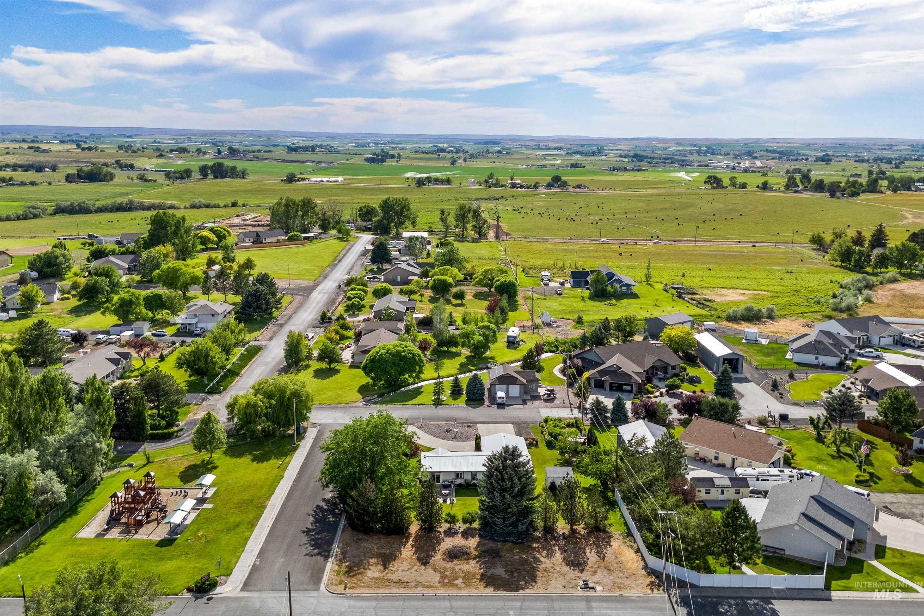 1001 Applewood Drive, Buhl, Idaho 83316, 3 Bedrooms, 2 Bathrooms, Residential For Sale, Price $389,900, 98991181