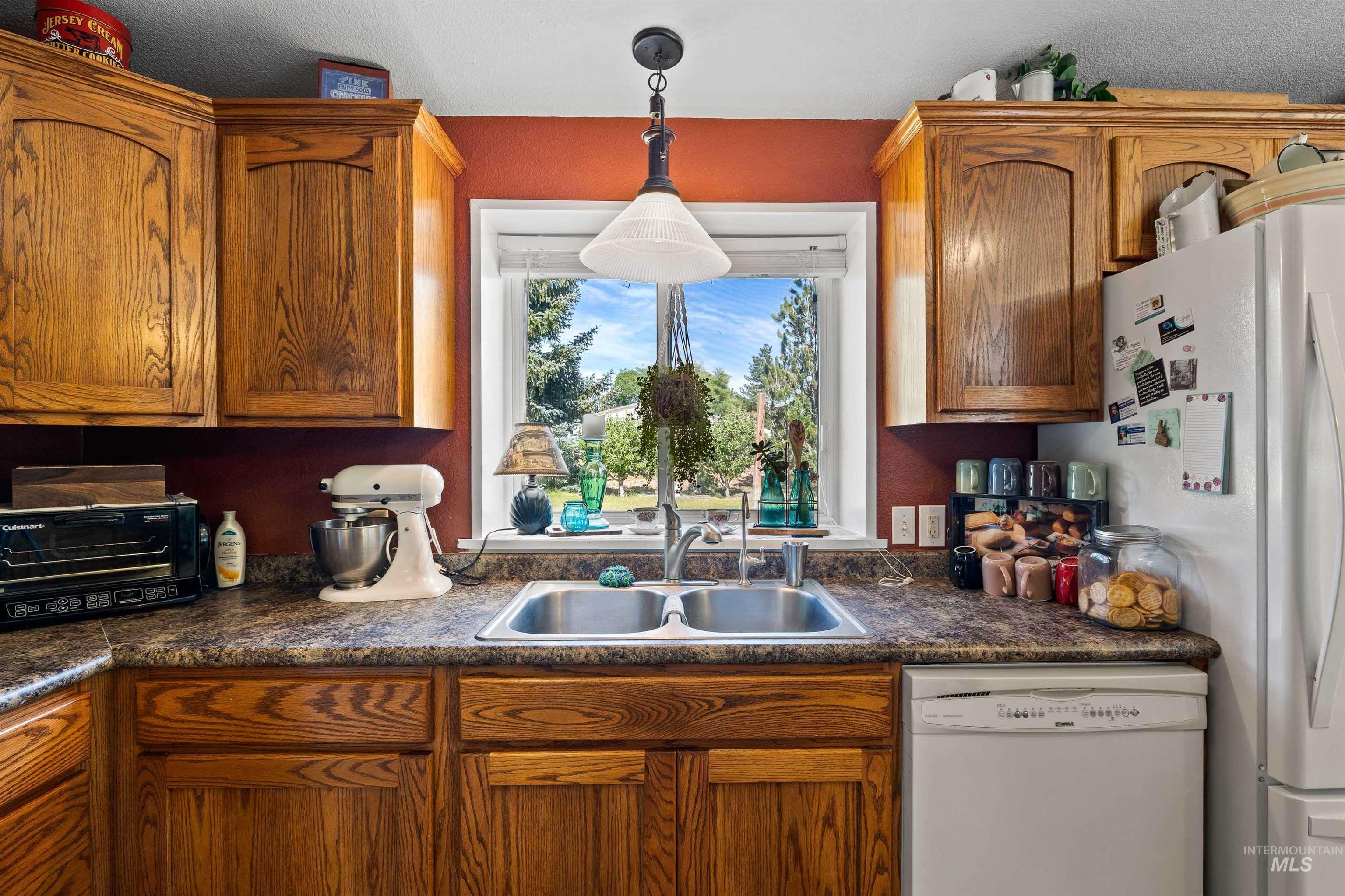 1001 Applewood Drive, Buhl, Idaho 83316, 3 Bedrooms, 2 Bathrooms, Residential For Sale, Price $389,900, 98991181