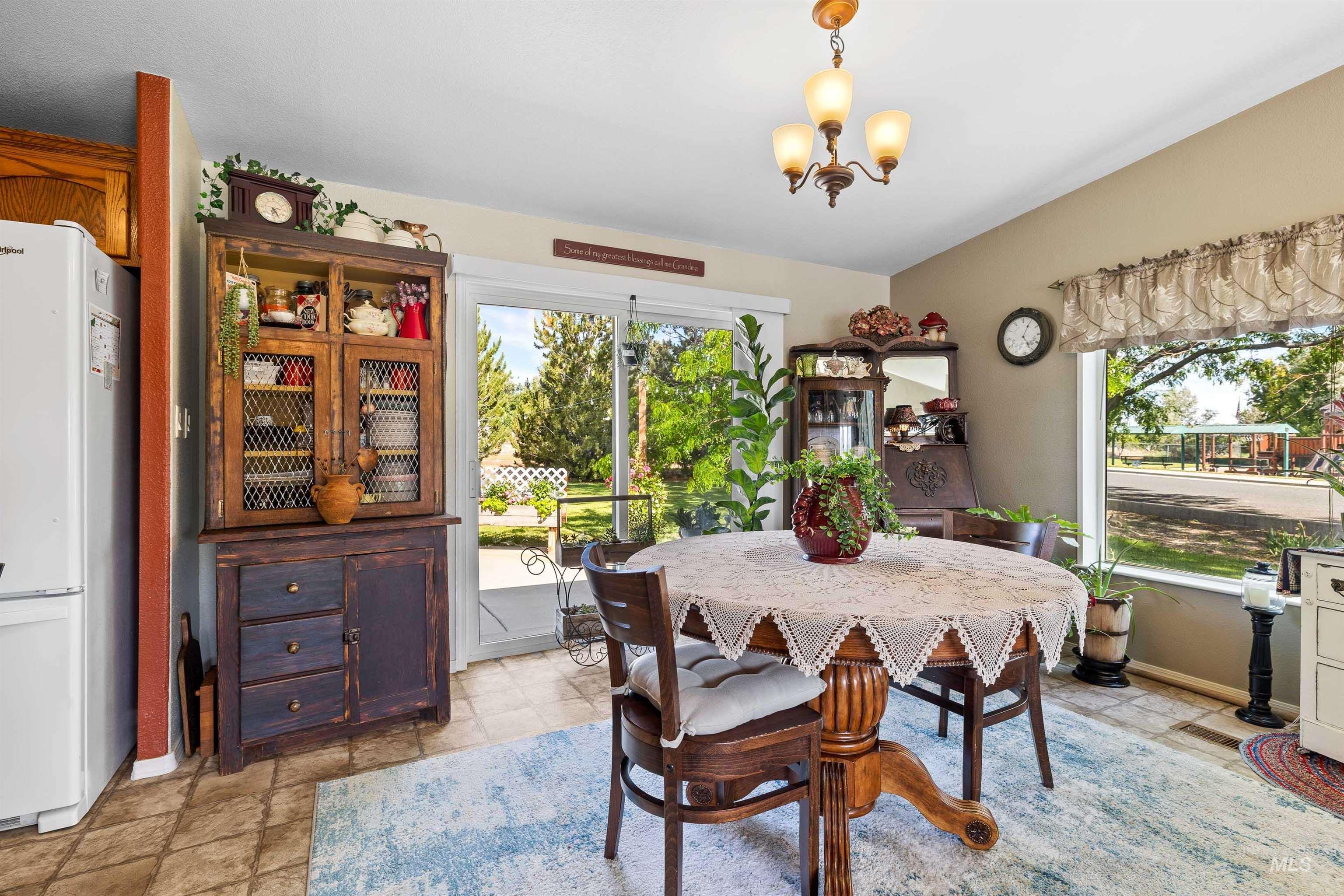 1001 Applewood Drive, Buhl, Idaho 83316, 3 Bedrooms, 2 Bathrooms, Residential For Sale, Price $389,900, 98991181