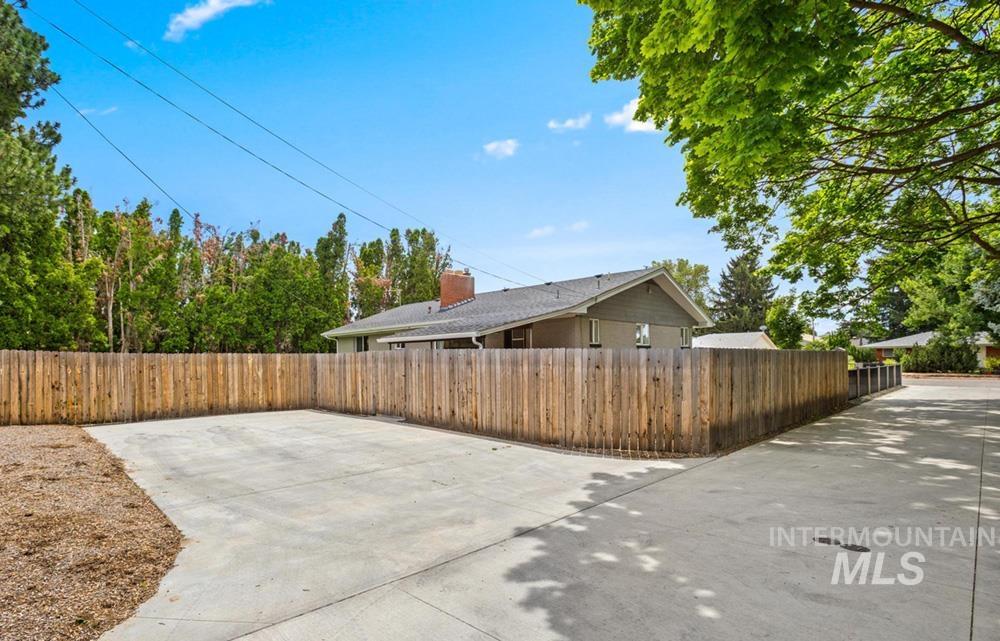 7308 W Maxwell Dr, Boise, Idaho 83704, 3 Bedrooms, 1.5 Bathrooms, Residential For Sale, Price $549,900, 98991185