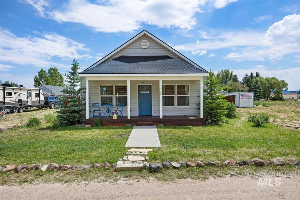 220 E Garnet, Fairfield, Idaho 83327, 3 Bedrooms, 2 Bathrooms, Residential For Sale, Price $313,999, 98991186