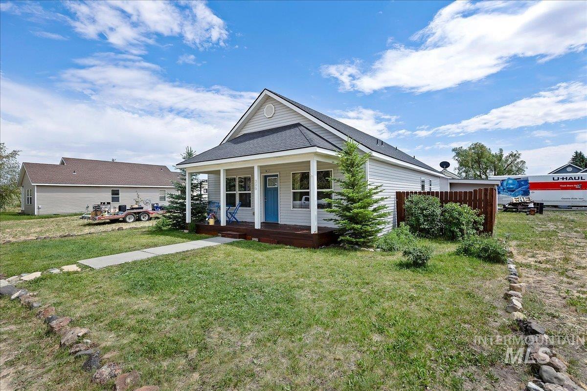 220 E Garnet, Fairfield, Idaho 83327, 3 Bedrooms, 2 Bathrooms, Residential For Sale, Price $313,999, 98991186