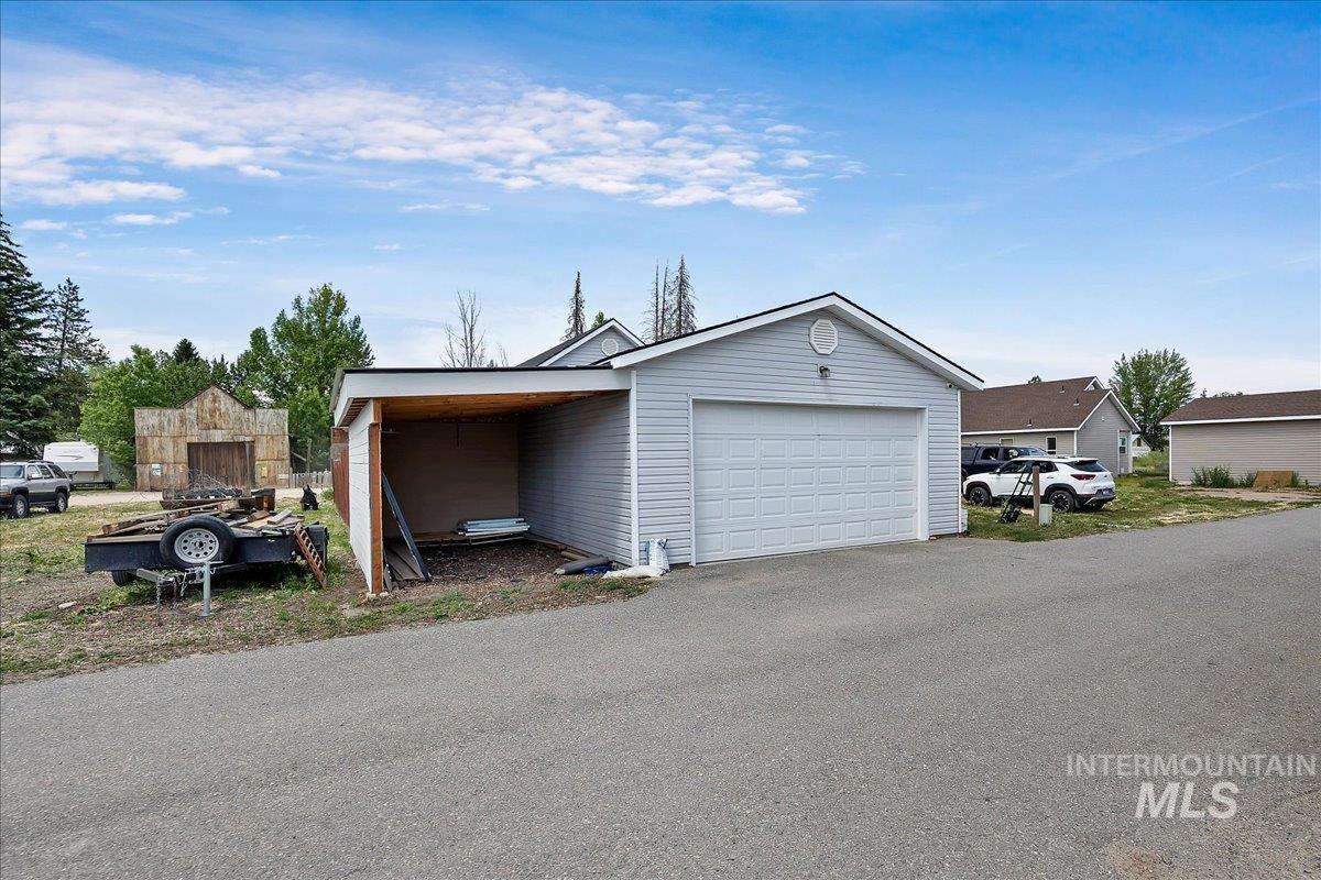 220 E Garnet, Fairfield, Idaho 83327, 3 Bedrooms, 2 Bathrooms, Residential For Sale, Price $313,999, 98991186