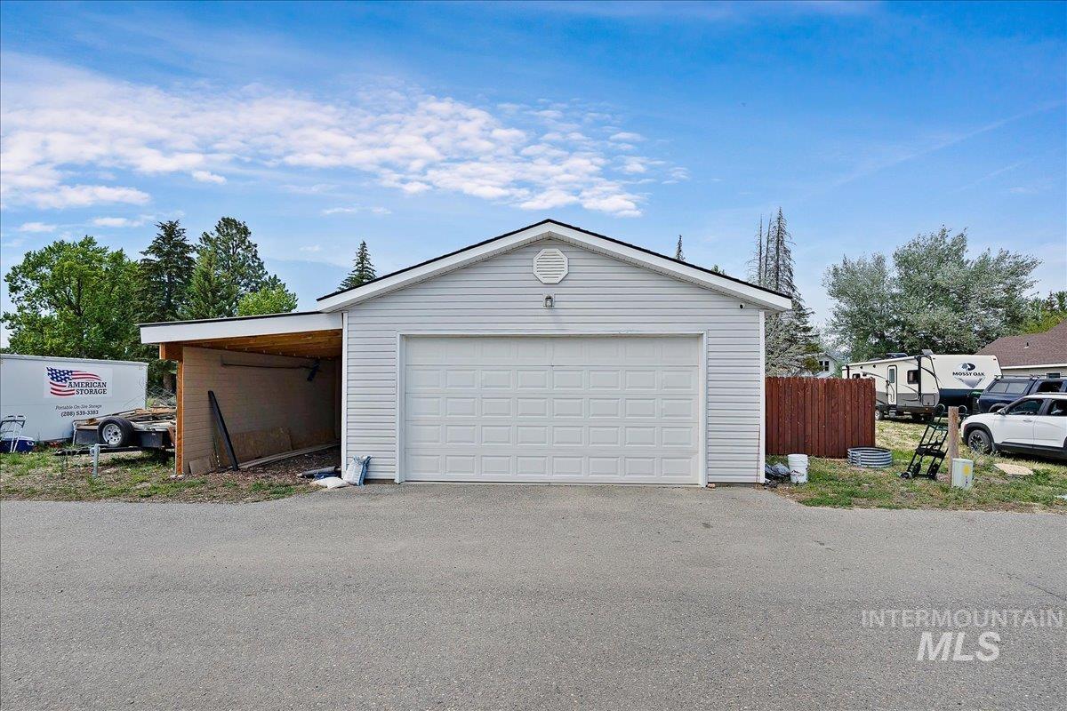 220 E Garnet, Fairfield, Idaho 83327, 3 Bedrooms, 2 Bathrooms, Residential For Sale, Price $313,999, 98991186