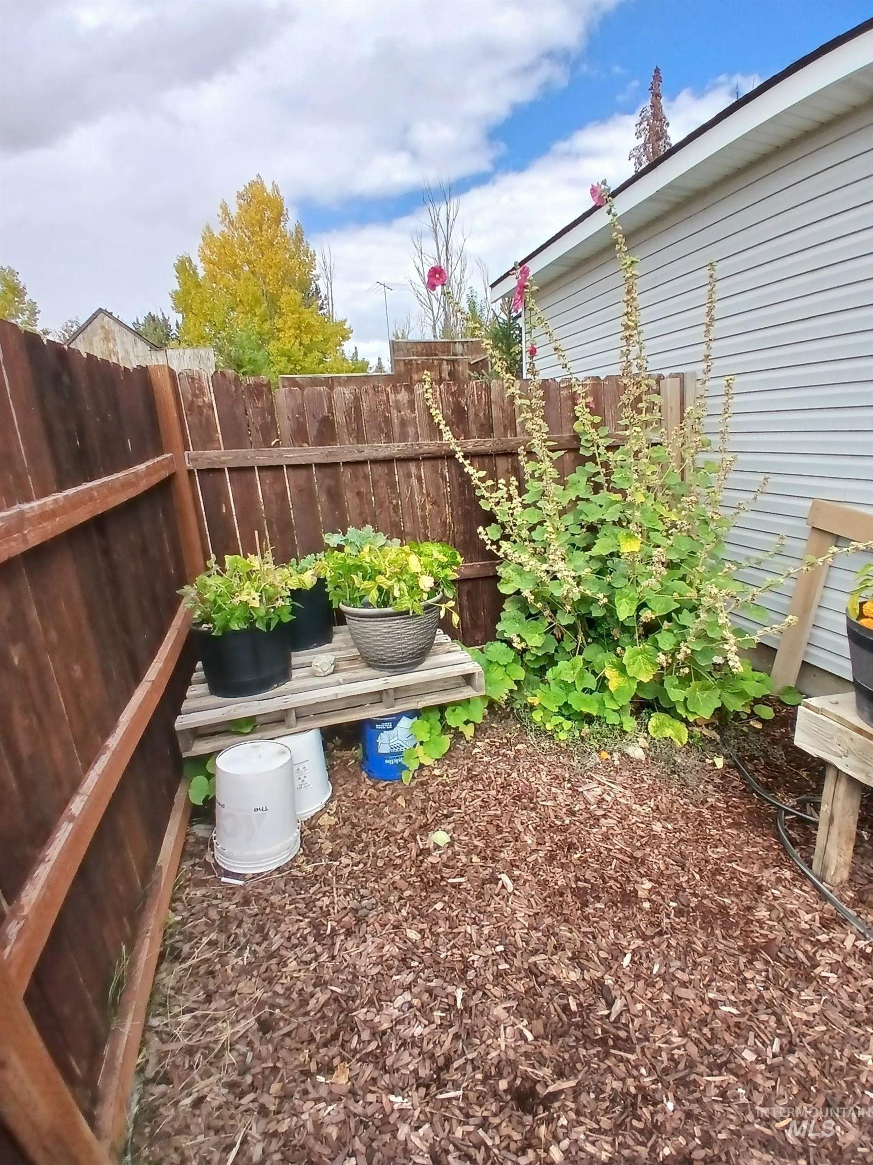 220 E Garnet, Fairfield, Idaho 83327, 3 Bedrooms, 2 Bathrooms, Residential For Sale, Price $313,999, 98991186