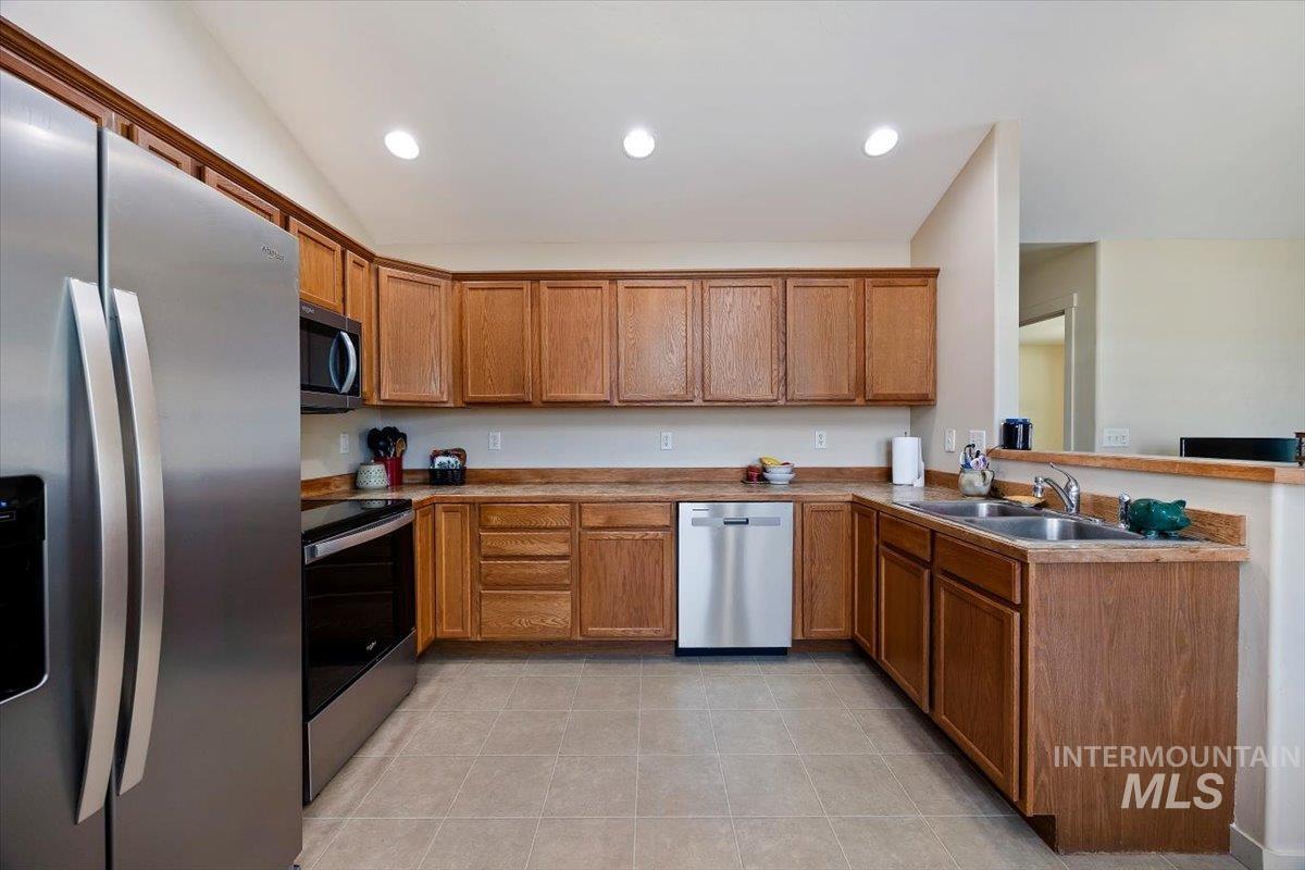 220 E Garnet, Fairfield, Idaho 83327, 3 Bedrooms, 2 Bathrooms, Residential For Sale, Price $313,999, 98991186