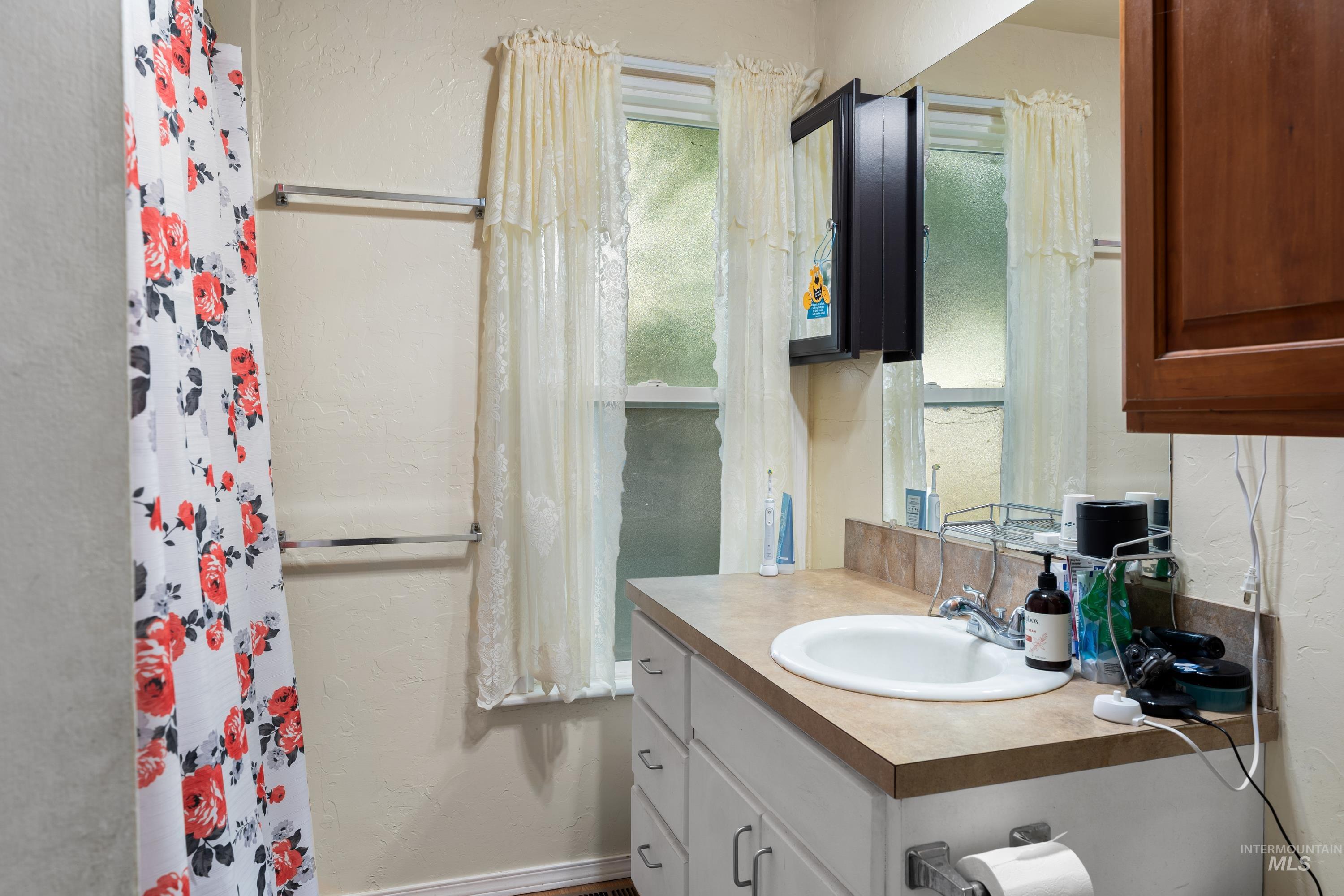618 Preston Ave, Lewiston, Idaho 83501, 2 Bedrooms, 1 Bathroom, Residential For Sale, Price $295,000, 98991189