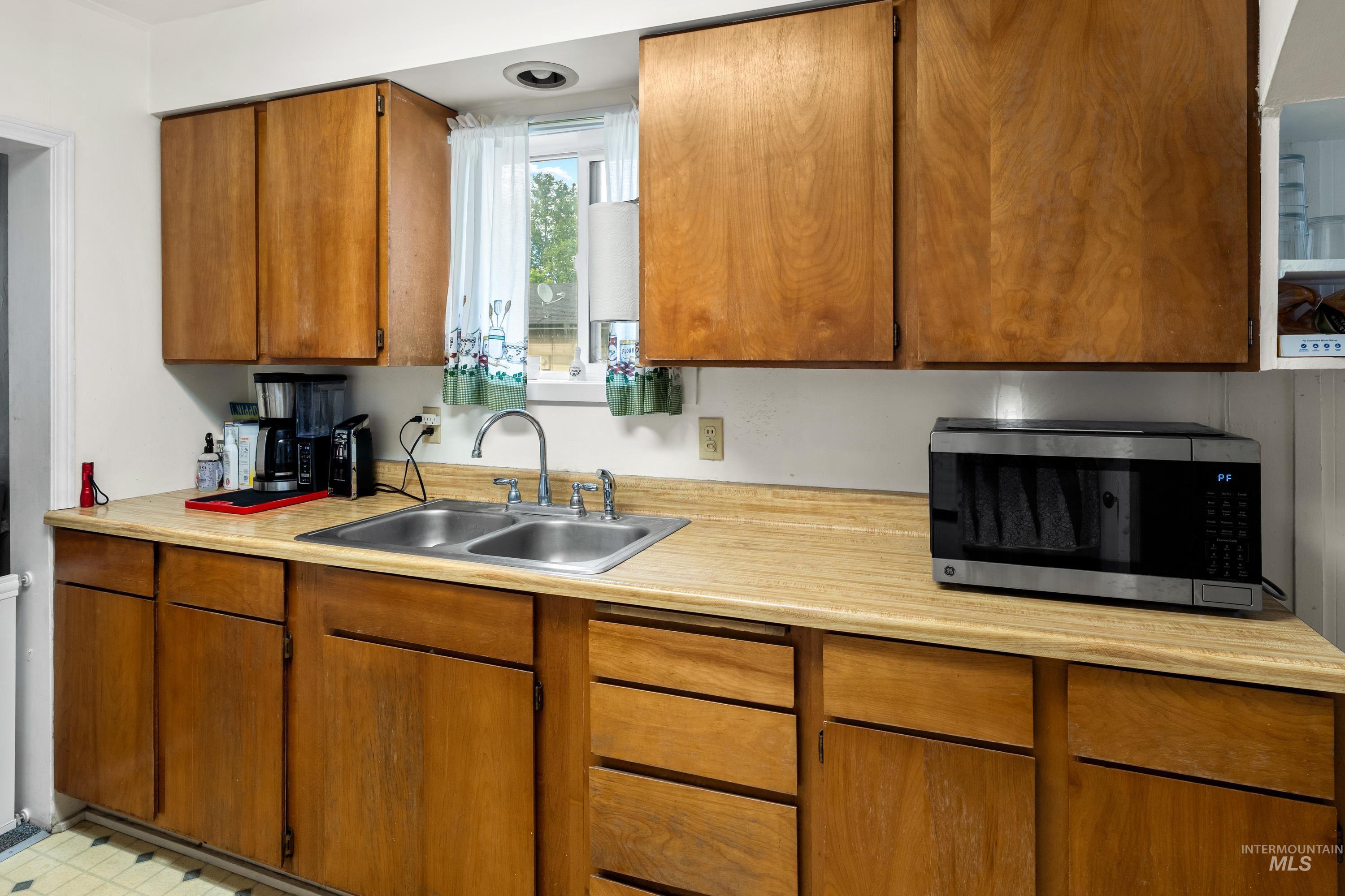 618 Preston Ave, Lewiston, Idaho 83501, 2 Bedrooms, 1 Bathroom, Residential For Sale, Price $295,000, 98991189