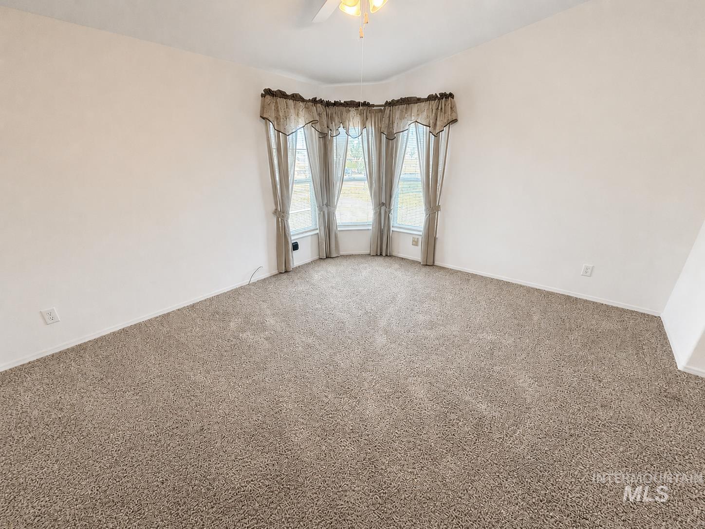 576 N Elmore, Glenns Ferry, Idaho 83623, 3 Bedrooms, 2 Bathrooms, Residential For Sale, Price $260,000,MLS 98991192