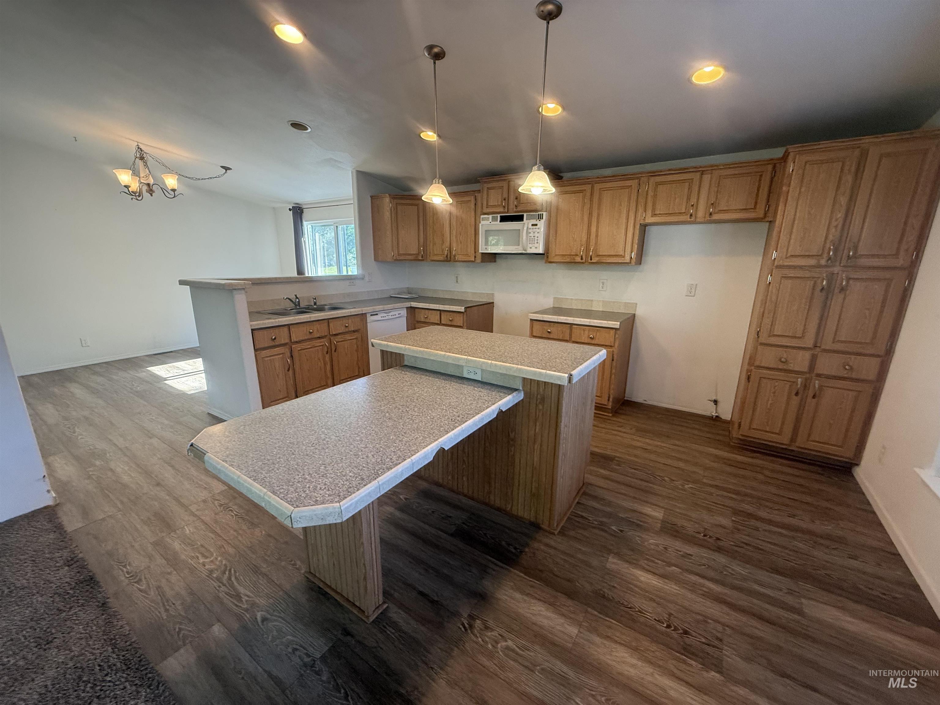 576 N Elmore, Glenns Ferry, Idaho 83623, 3 Bedrooms, 2 Bathrooms, Residential For Sale, Price $260,000, 98991192