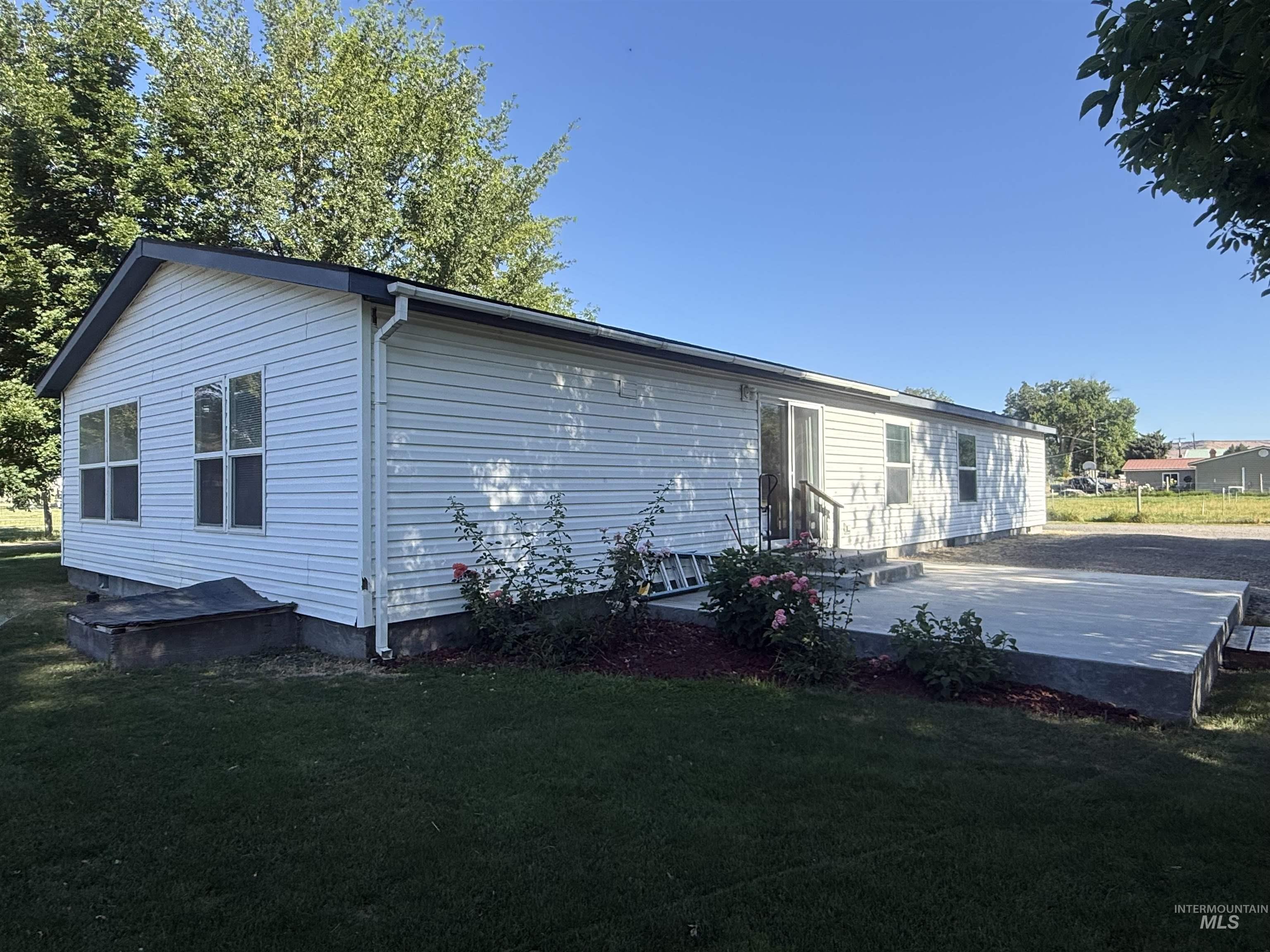 576 N Elmore, Glenns Ferry, Idaho 83623, 3 Bedrooms, 2 Bathrooms, Residential For Sale, Price $260,000, 98991192