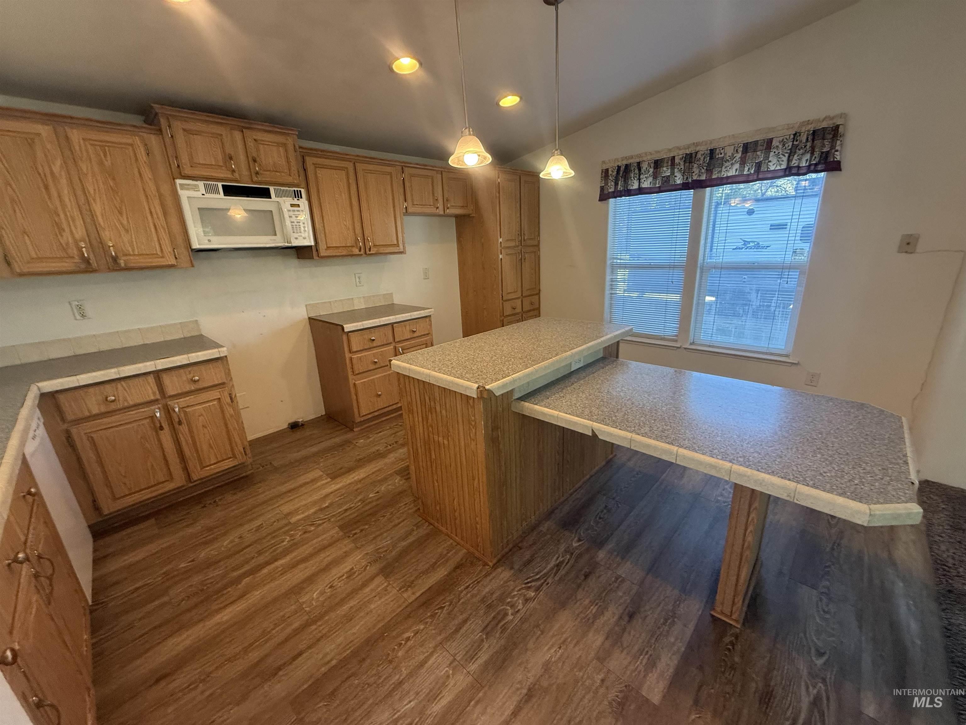 576 N Elmore, Glenns Ferry, Idaho 83623, 3 Bedrooms, 2 Bathrooms, Residential For Sale, Price $260,000, 98991192