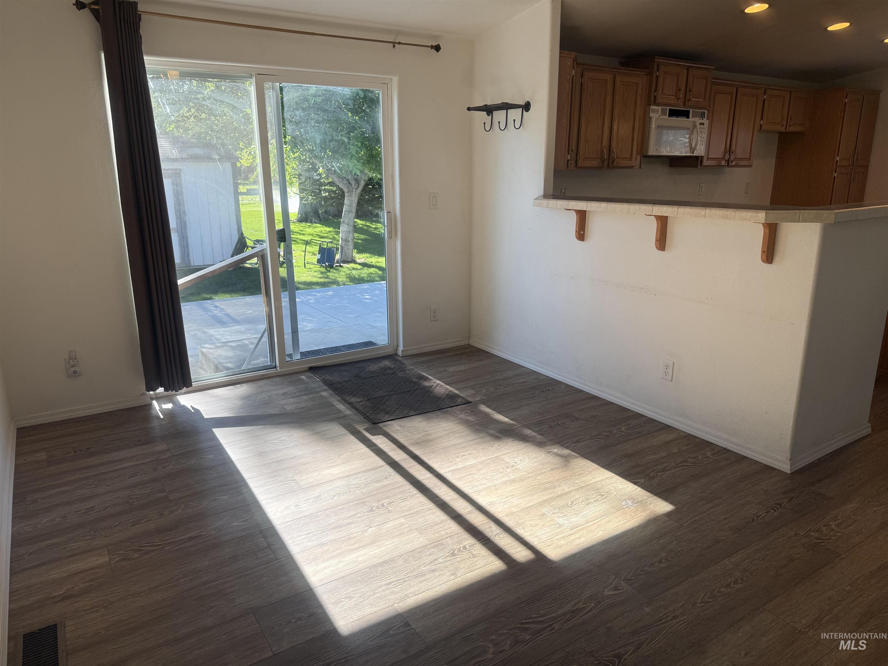 576 N Elmore, Glenns Ferry, Idaho 83623, 3 Bedrooms, 2 Bathrooms, Residential For Sale, Price $260,000, 98991192