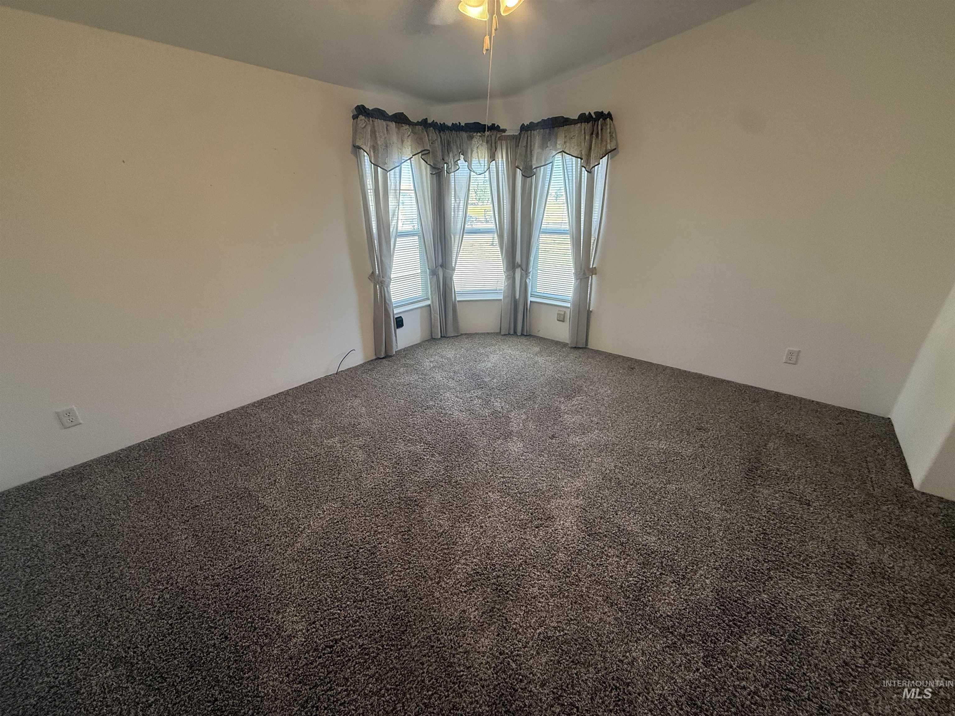 576 N Elmore, Glenns Ferry, Idaho 83623, 3 Bedrooms, 2 Bathrooms, Residential For Sale, Price $260,000, 98991192