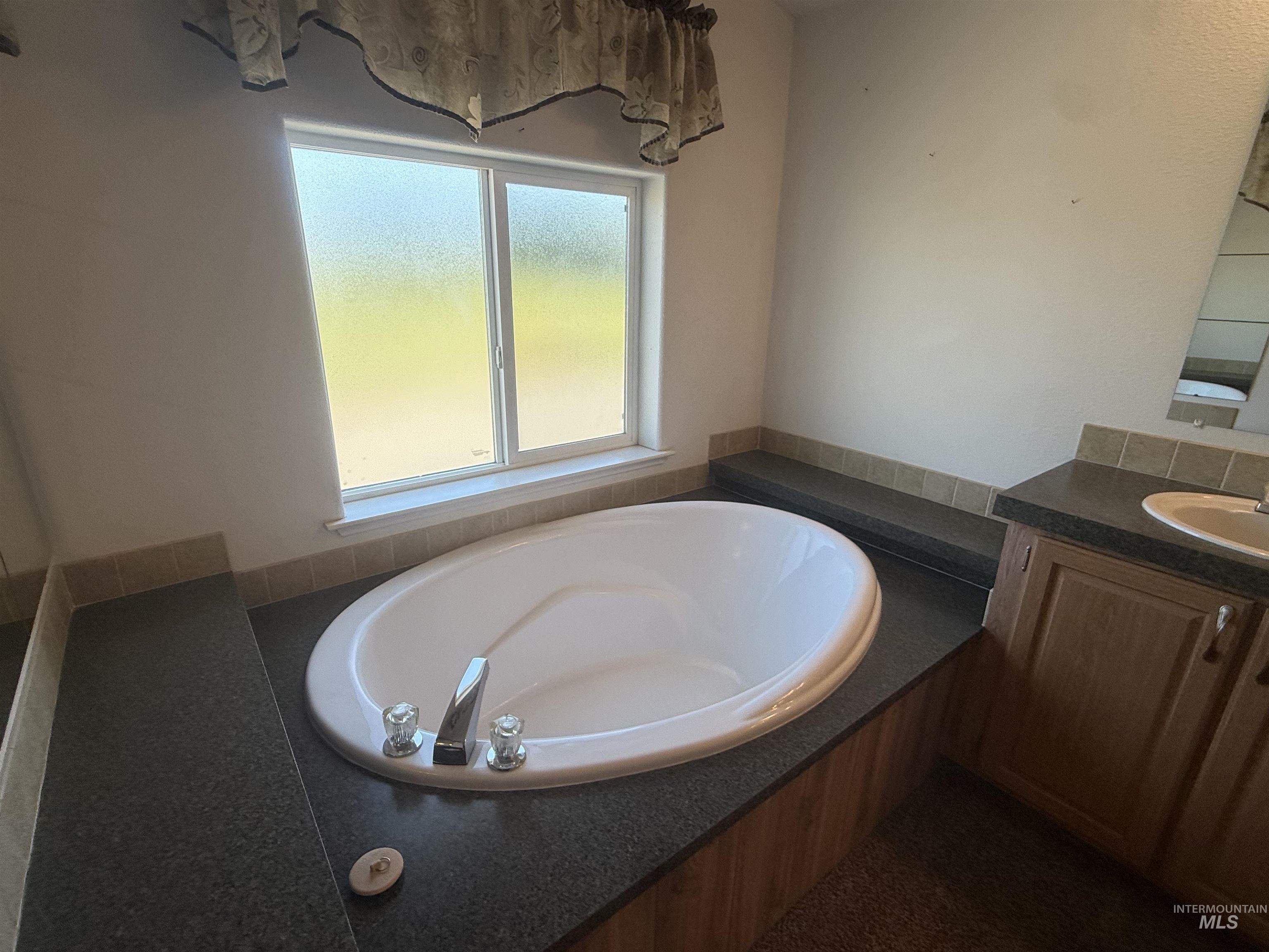 576 N Elmore, Glenns Ferry, Idaho 83623, 3 Bedrooms, 2 Bathrooms, Residential For Sale, Price $260,000, 98991192