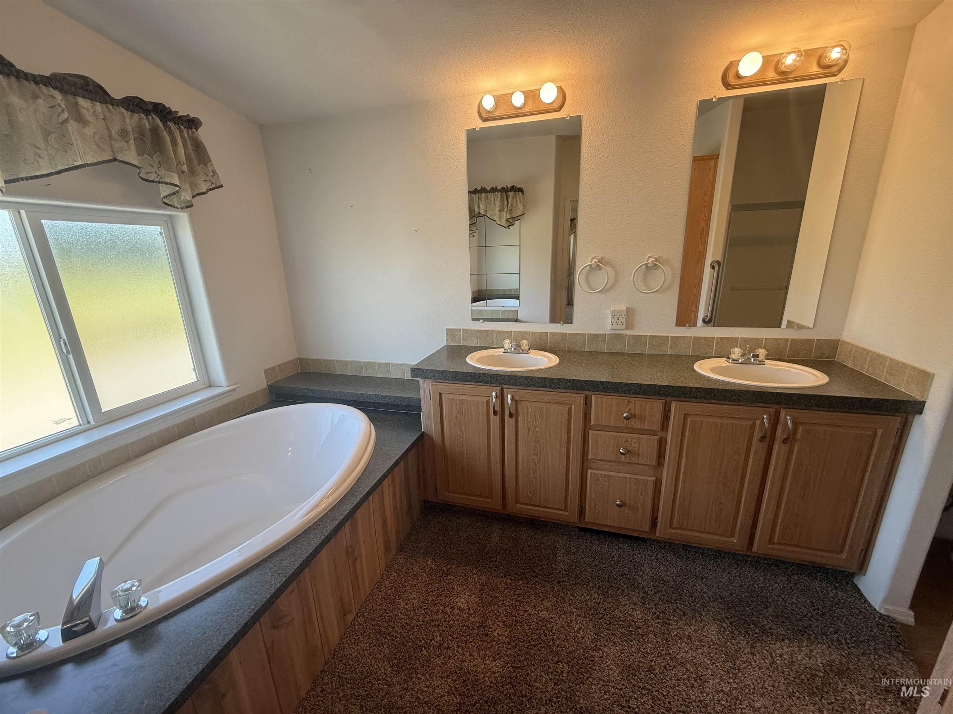 576 N Elmore, Glenns Ferry, Idaho 83623, 3 Bedrooms, 2 Bathrooms, Residential For Sale, Price $260,000, 98991192