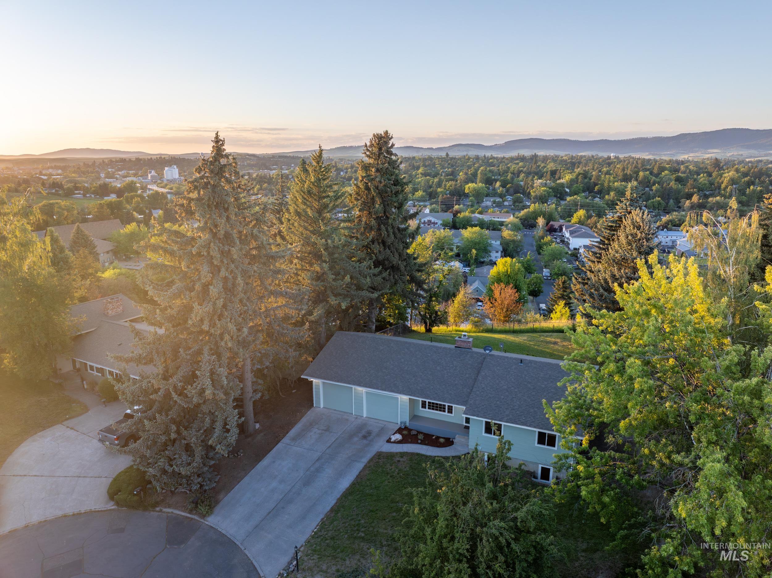 114 Arrow, Moscow, Idaho 83843, 6 Bedrooms, 2 Bathrooms, Residential For Sale, Price $610,000, 98991193