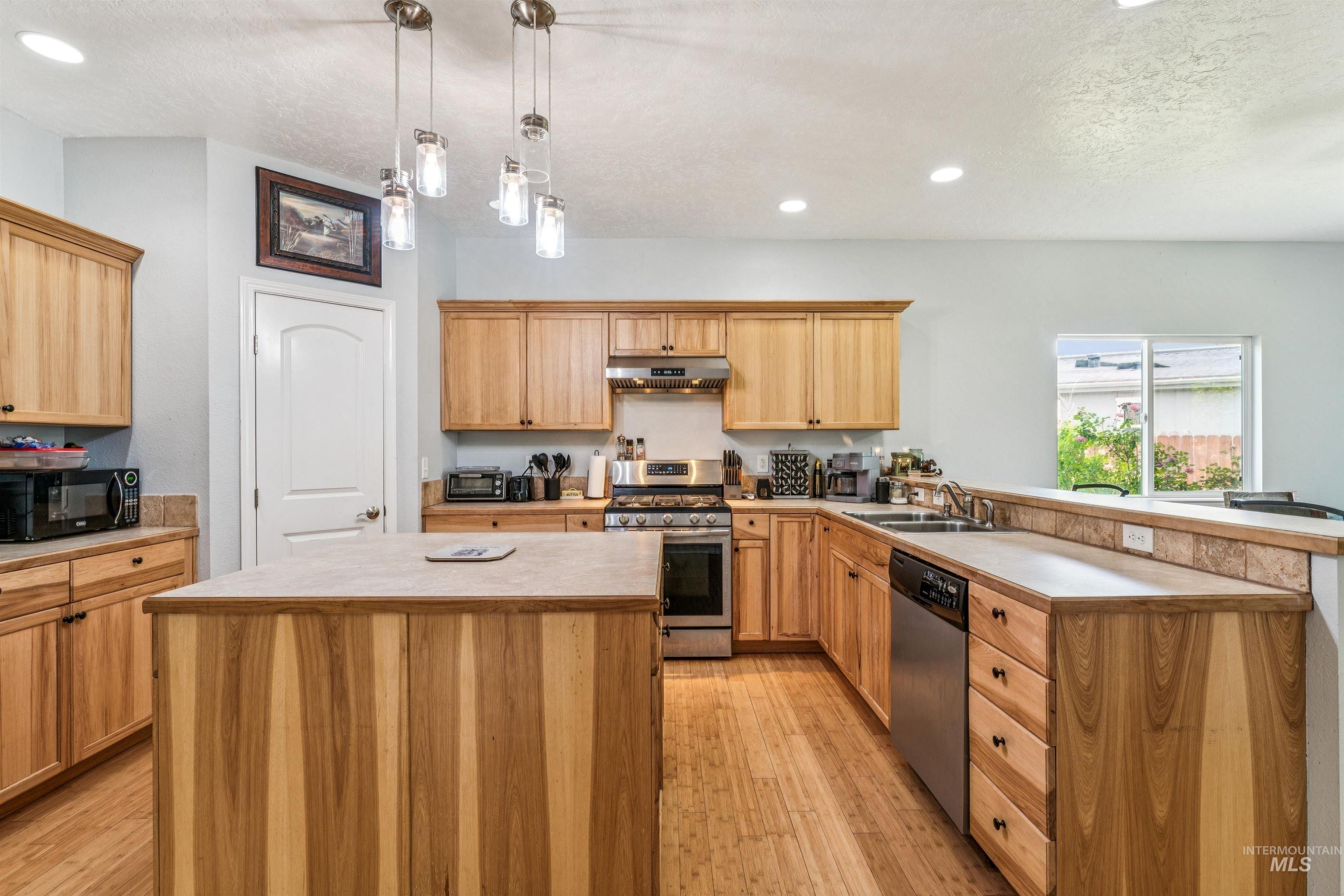 1801 Iowa, Nampa, Idaho 83686, 3 Bedrooms, 2 Bathrooms, Residential For Sale, Price $430,000,MLS 98991205