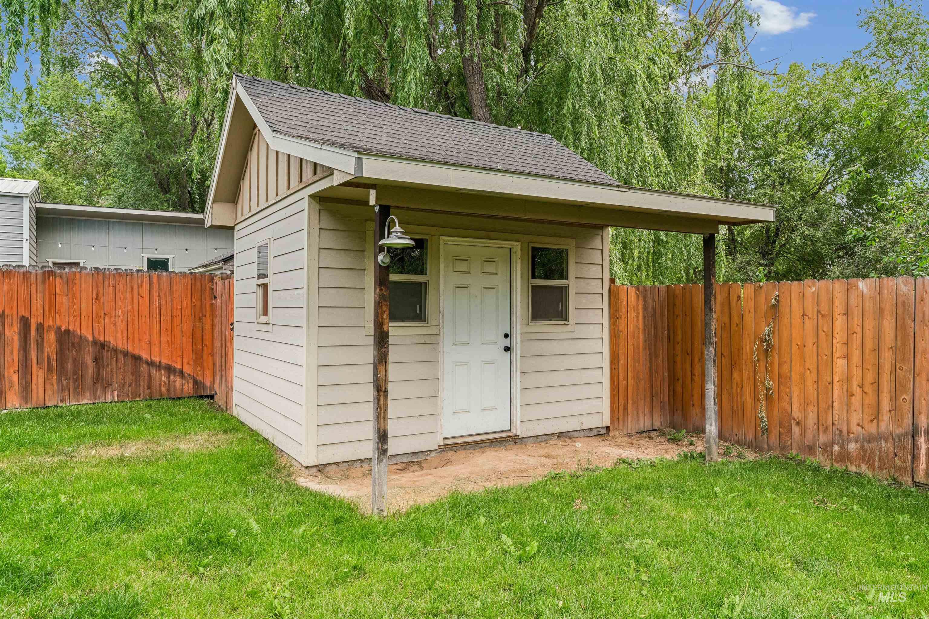 1801 Iowa, Nampa, Idaho 83686, 3 Bedrooms, 2 Bathrooms, Residential For Sale, Price $430,000,MLS 98991205