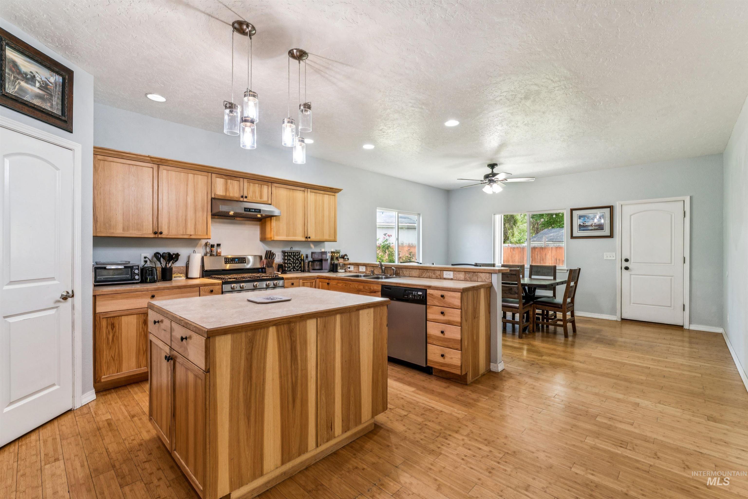1801 Iowa, Nampa, Idaho 83686, 3 Bedrooms, 2 Bathrooms, Residential For Sale, Price $430,000,MLS 98991205