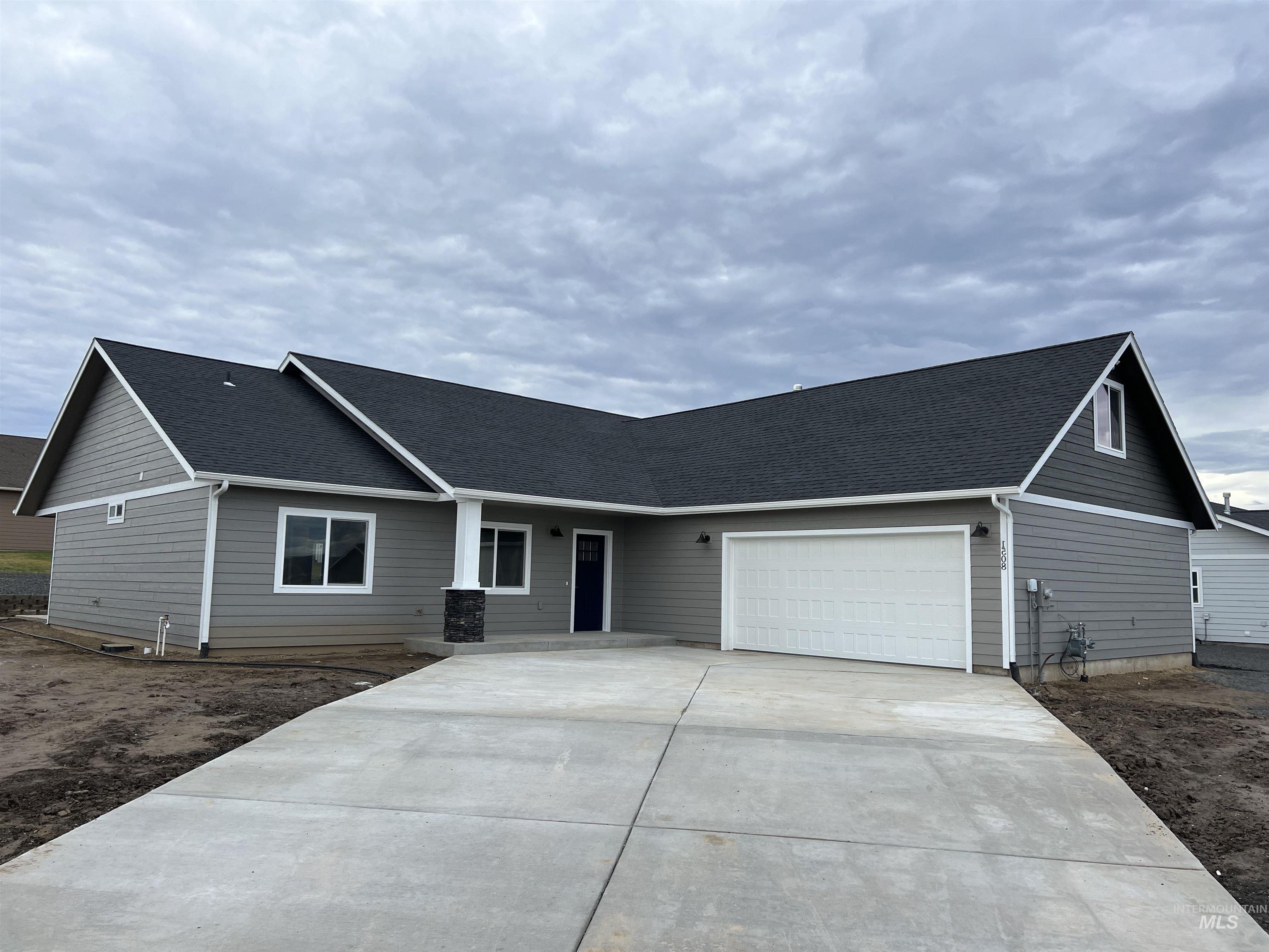 1746 Yellowstone Court, Lewiston, Idaho 83501, 3 Bedrooms, 2 Bathrooms, Residential For Sale, Price $599,900,MLS 98991211