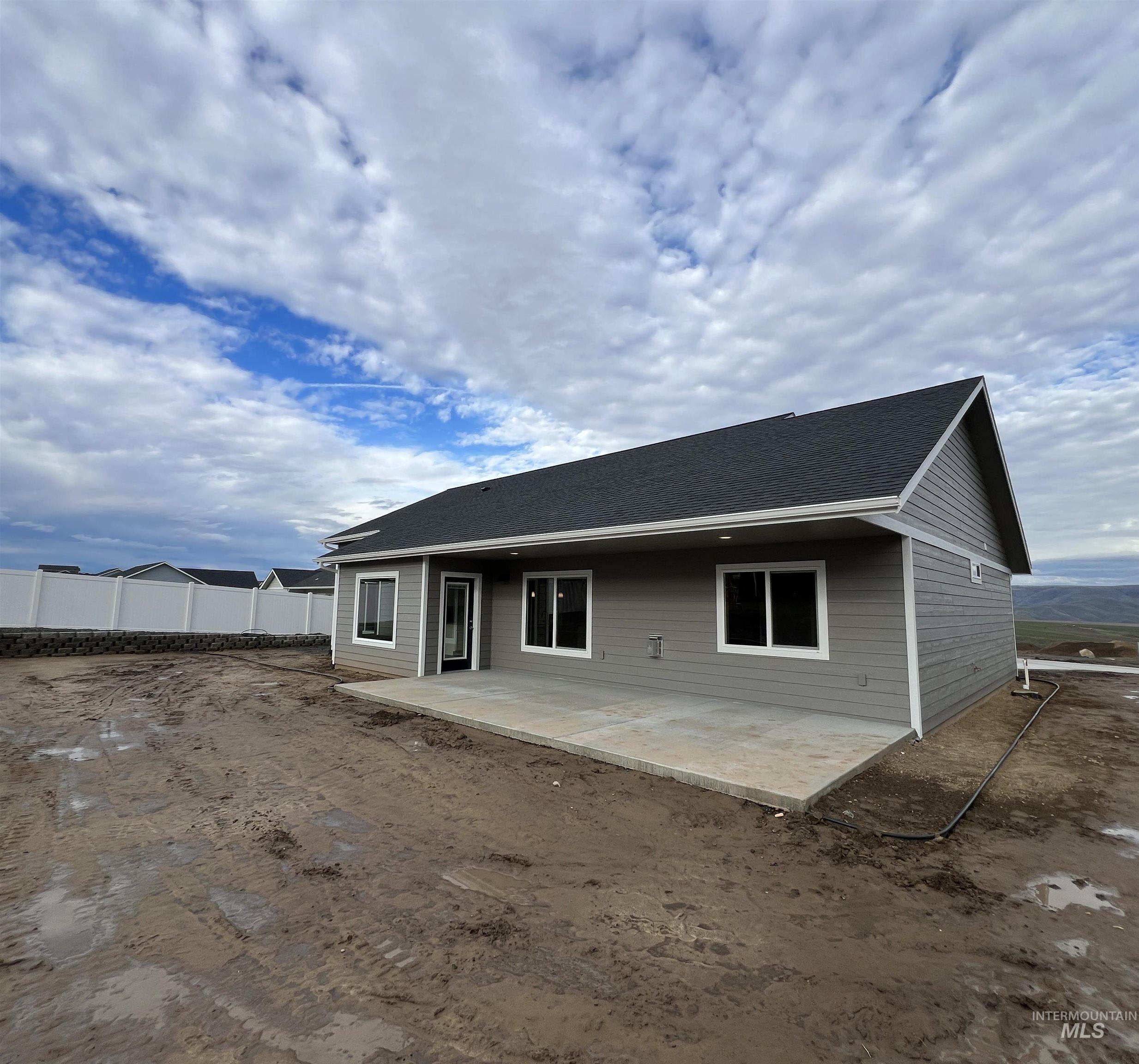 1746 Yellowstone Court, Lewiston, Idaho 83501, 3 Bedrooms, 2 Bathrooms, Residential For Sale, Price $599,900,MLS 98991211