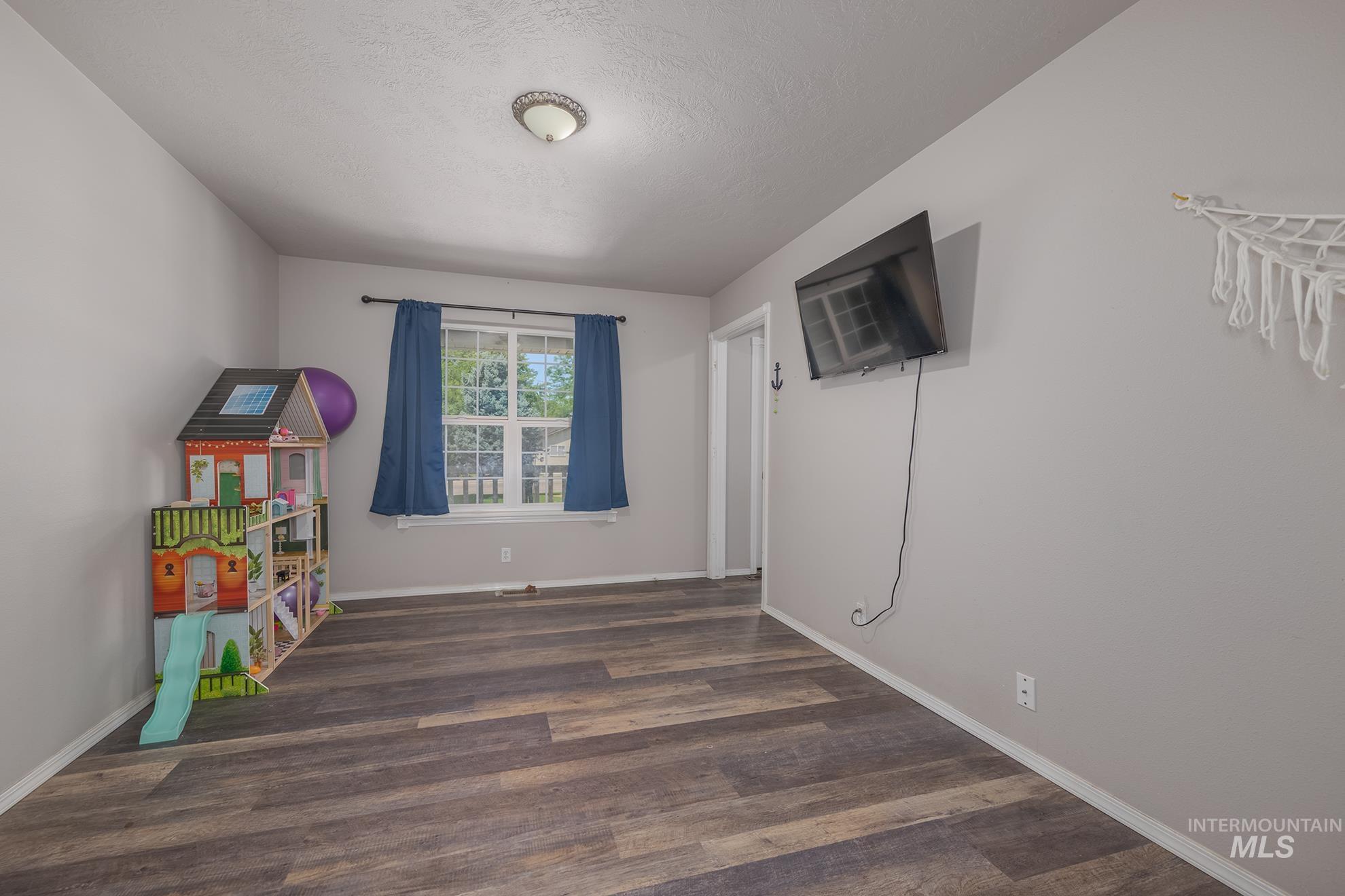 2102 1st Ave N, Payette, Idaho 83661, 4 Bedrooms, 3.5 Bathrooms, Residential For Sale, Price $425,000,MLS 98991213