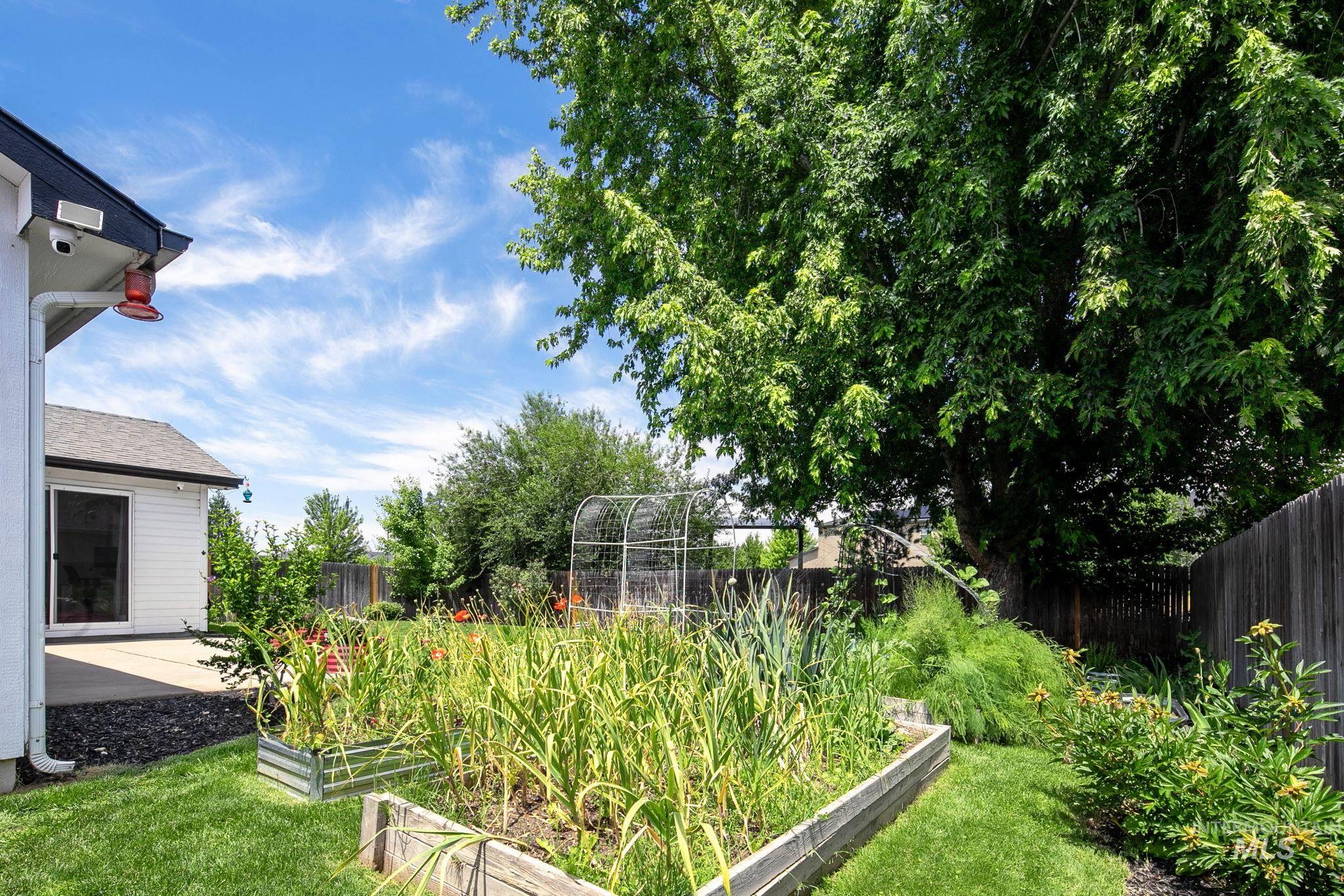 2000 E Kamay Drive, Meridian, Idaho 83646, 4 Bedrooms, 2 Bathrooms, Residential For Sale, Price $439,900,MLS 98991217