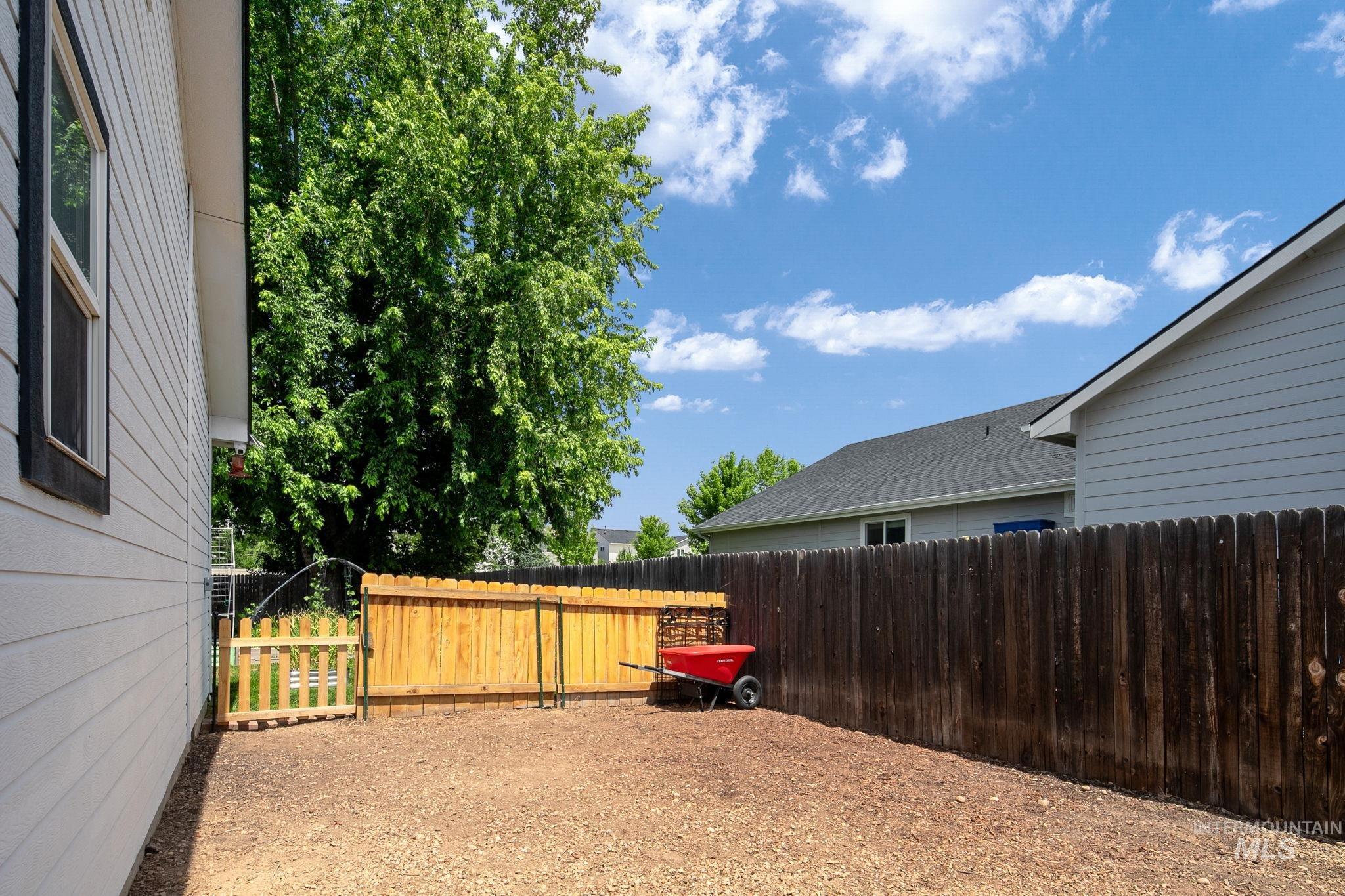 2000 E Kamay Drive, Meridian, Idaho 83646, 4 Bedrooms, 2 Bathrooms, Residential For Sale, Price $439,900,MLS 98991217