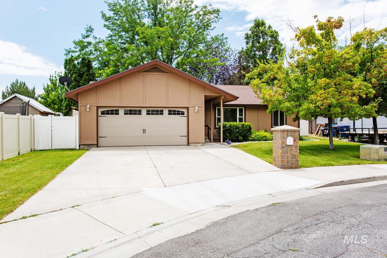 2572 Navajo Circle, Twin Falls, Idaho 83301, 4 Bedrooms, 3 Bathrooms, Residential For Sale, Price $450,000,MLS 98991218